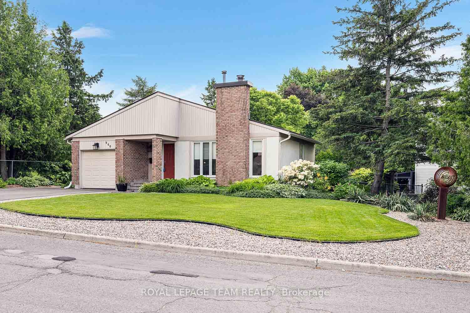 Photo 3 of 940 Beauclaire Drive, Ottawa, Orleans Wood — HOMEH