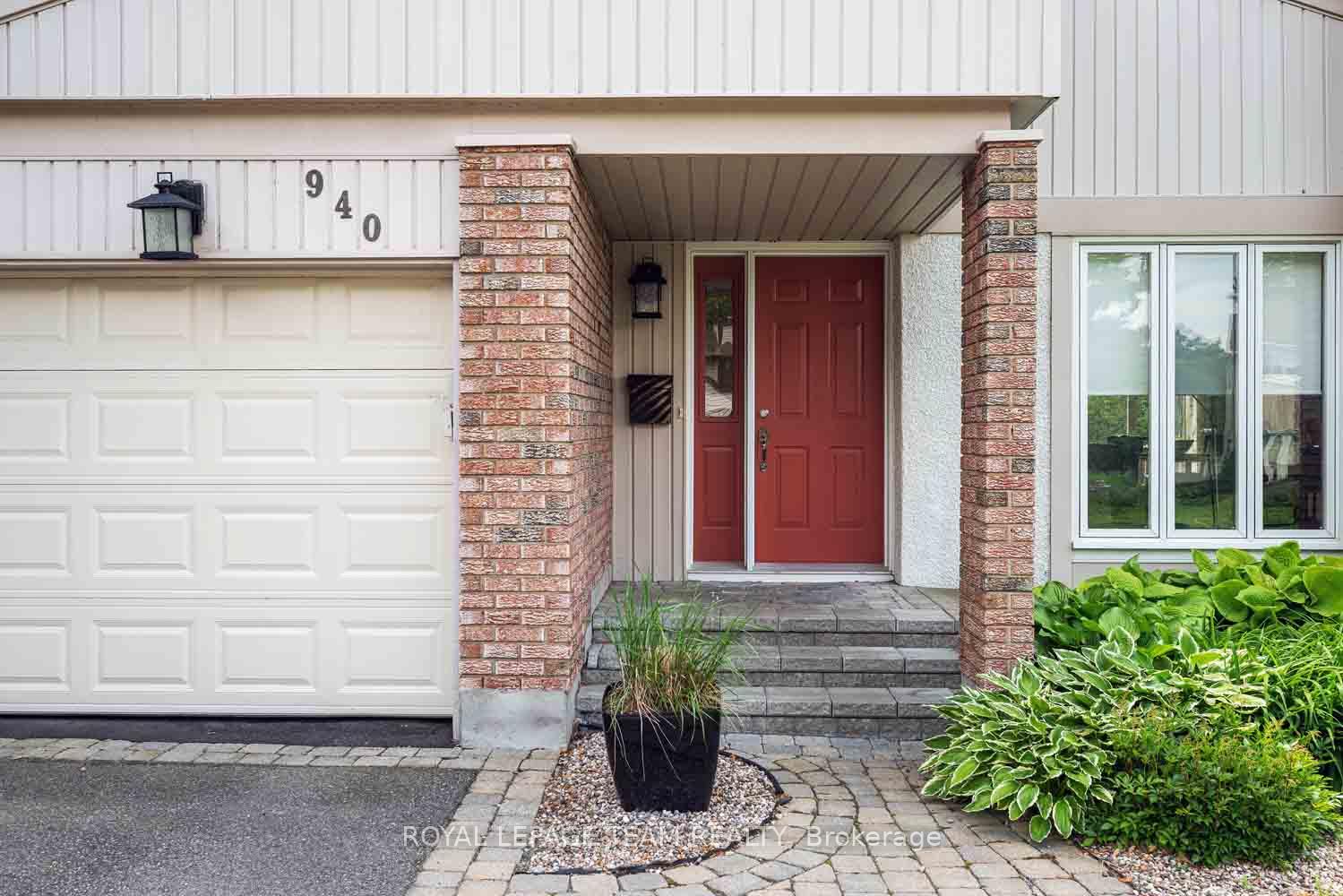 Photo 4 of 940 Beauclaire Drive, Ottawa, Orleans Wood — HOMEH