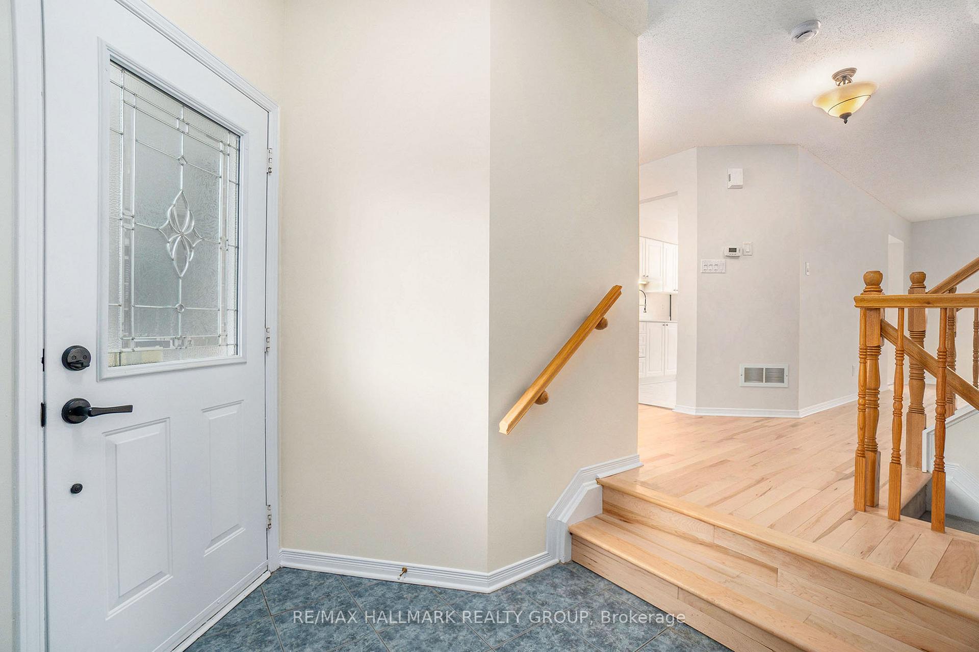 Photo 3 of 2052 Breezewood Street, Ottawa, Springridge/East Village — HOMEH