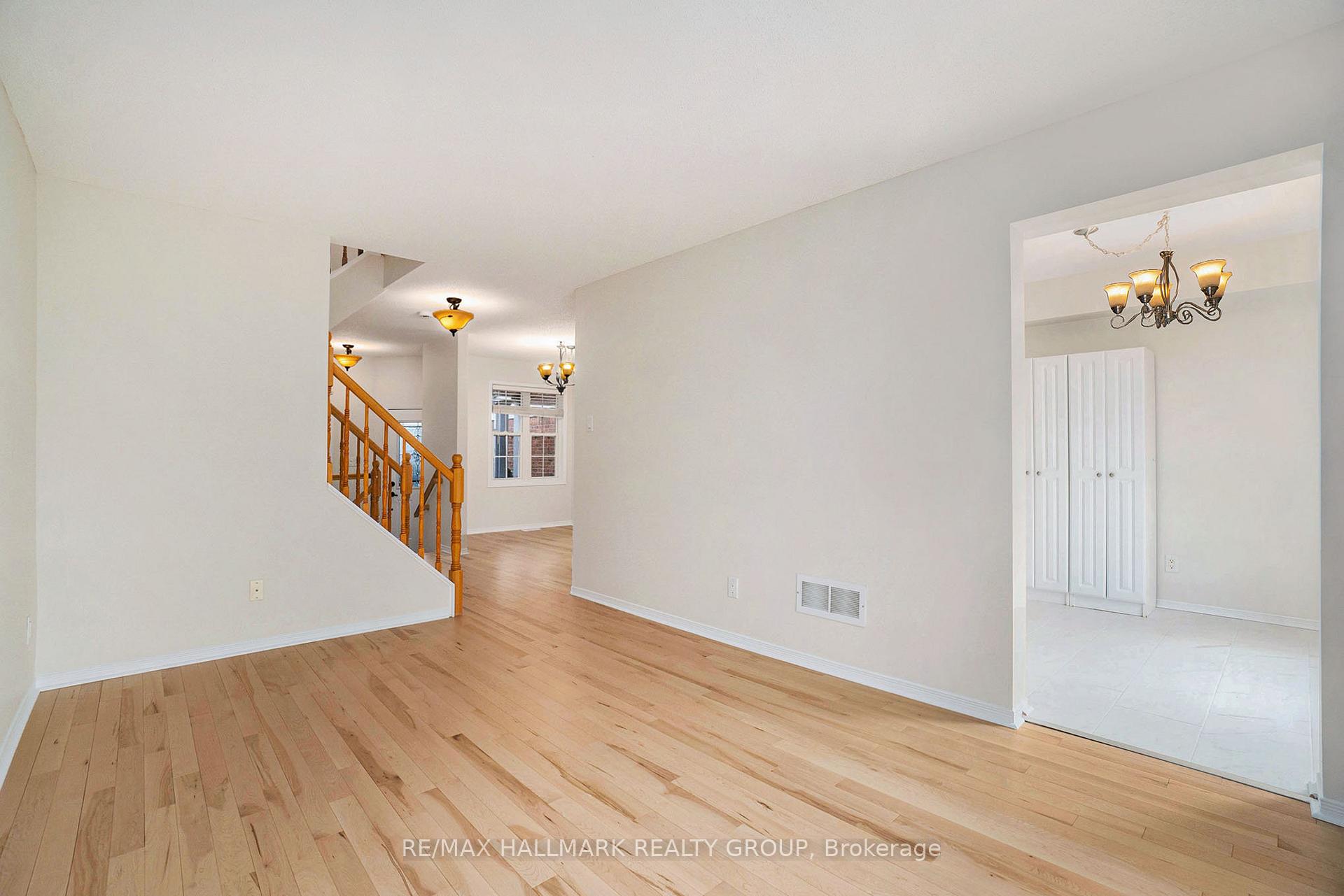Photo 5 of 2052 Breezewood Street, Ottawa, Springridge/East Village — HOMEH