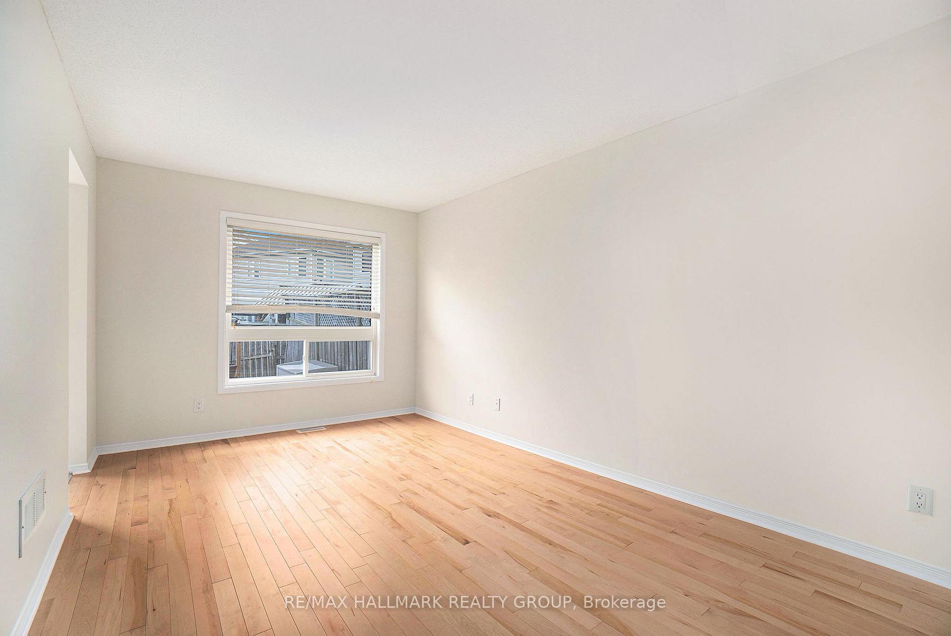 Photo 6 of 2052 Breezewood Street, Ottawa, Springridge/East Village — HOMEH