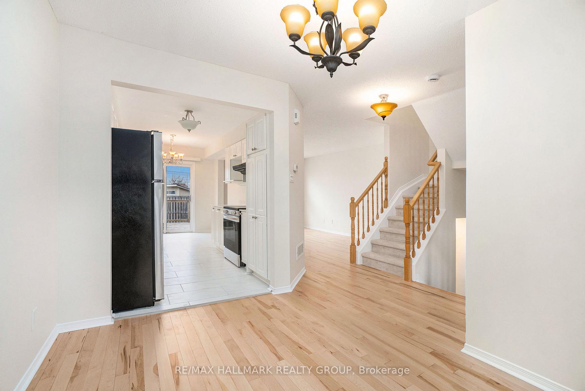 Photo 7 of 2052 Breezewood Street, Ottawa, Springridge/East Village — HOMEH