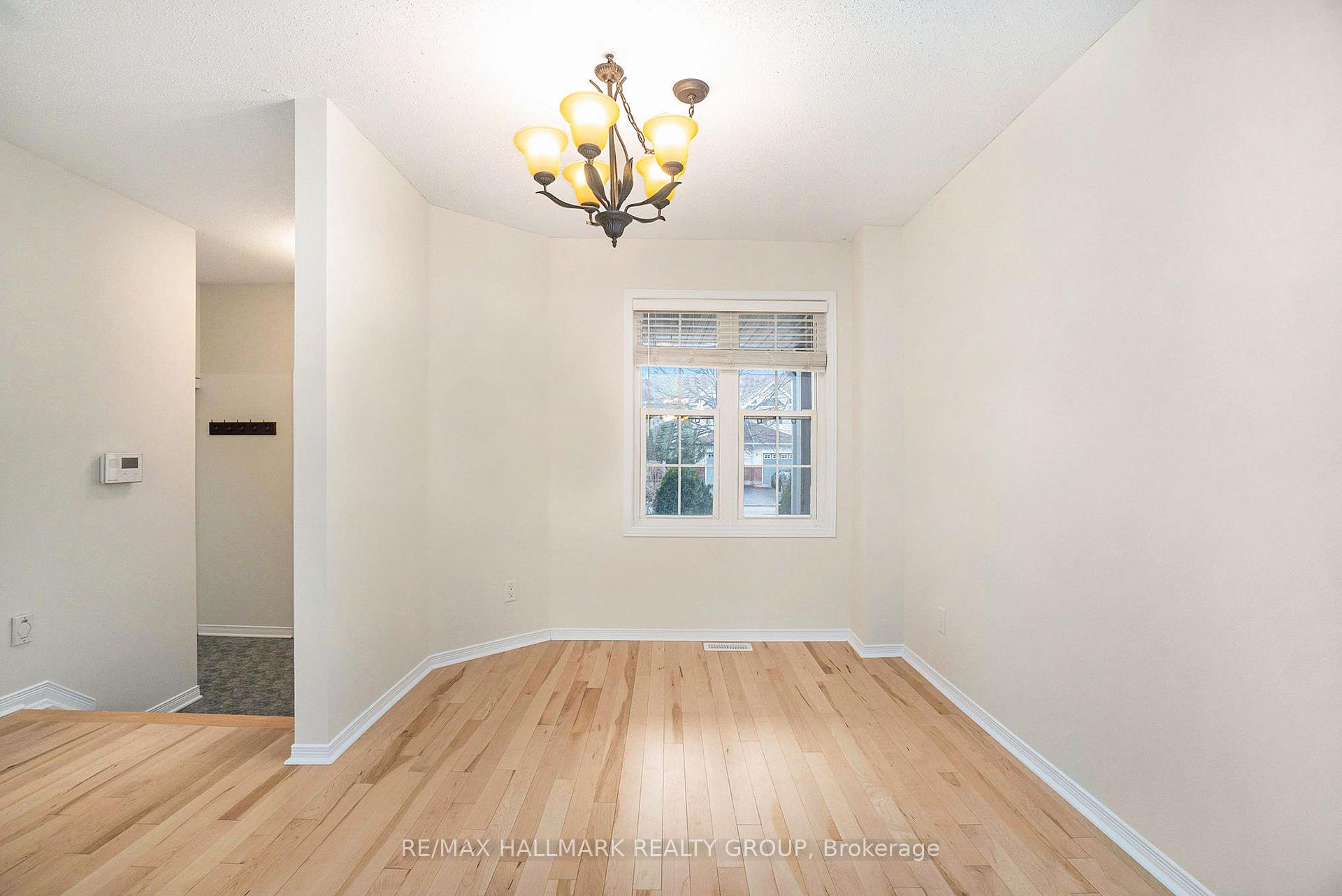 Photo 8 of 2052 Breezewood Street, Ottawa, Springridge/East Village — HOMEH
