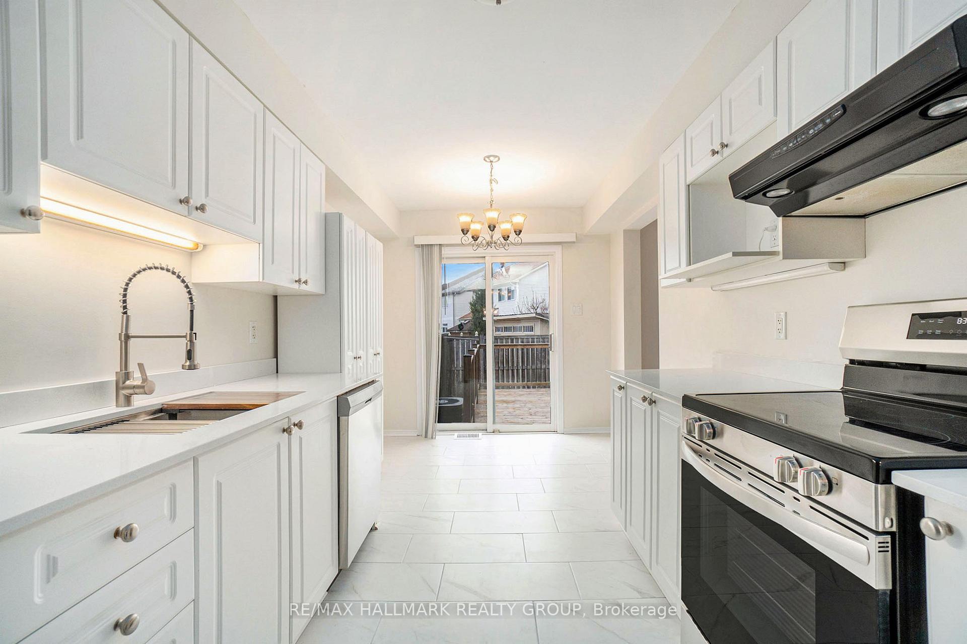 Photo 9 of 2052 Breezewood Street, Ottawa, Springridge/East Village — HOMEH