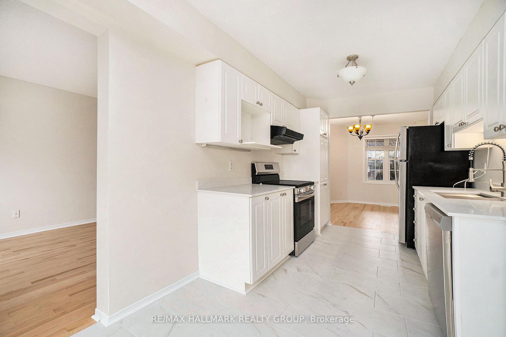 Photo 10 of 2052 Breezewood Street, Ottawa, Springridge/East Village — HOMEH