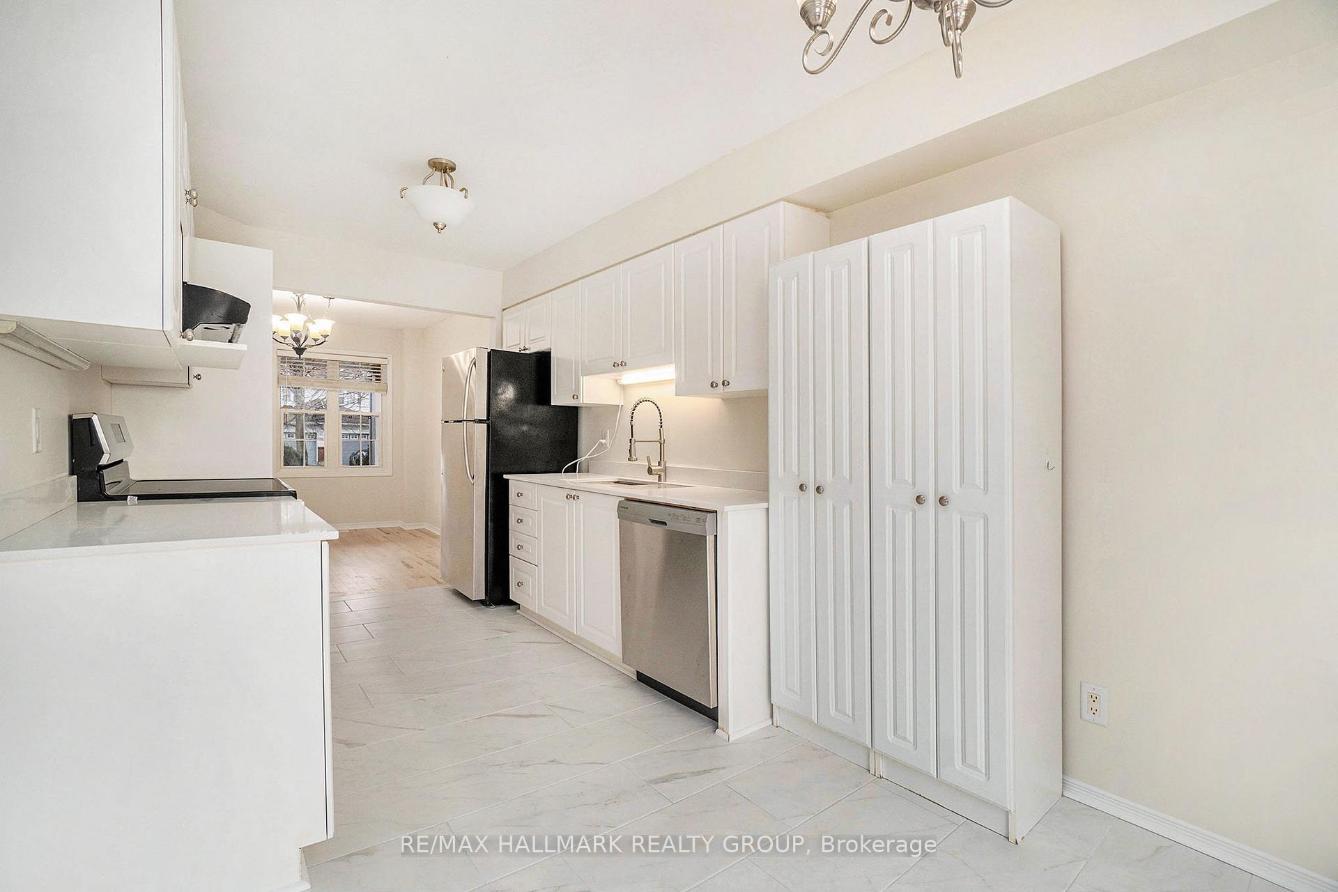 Photo 11 of 2052 Breezewood Street, Ottawa, Springridge/East Village — HOMEH