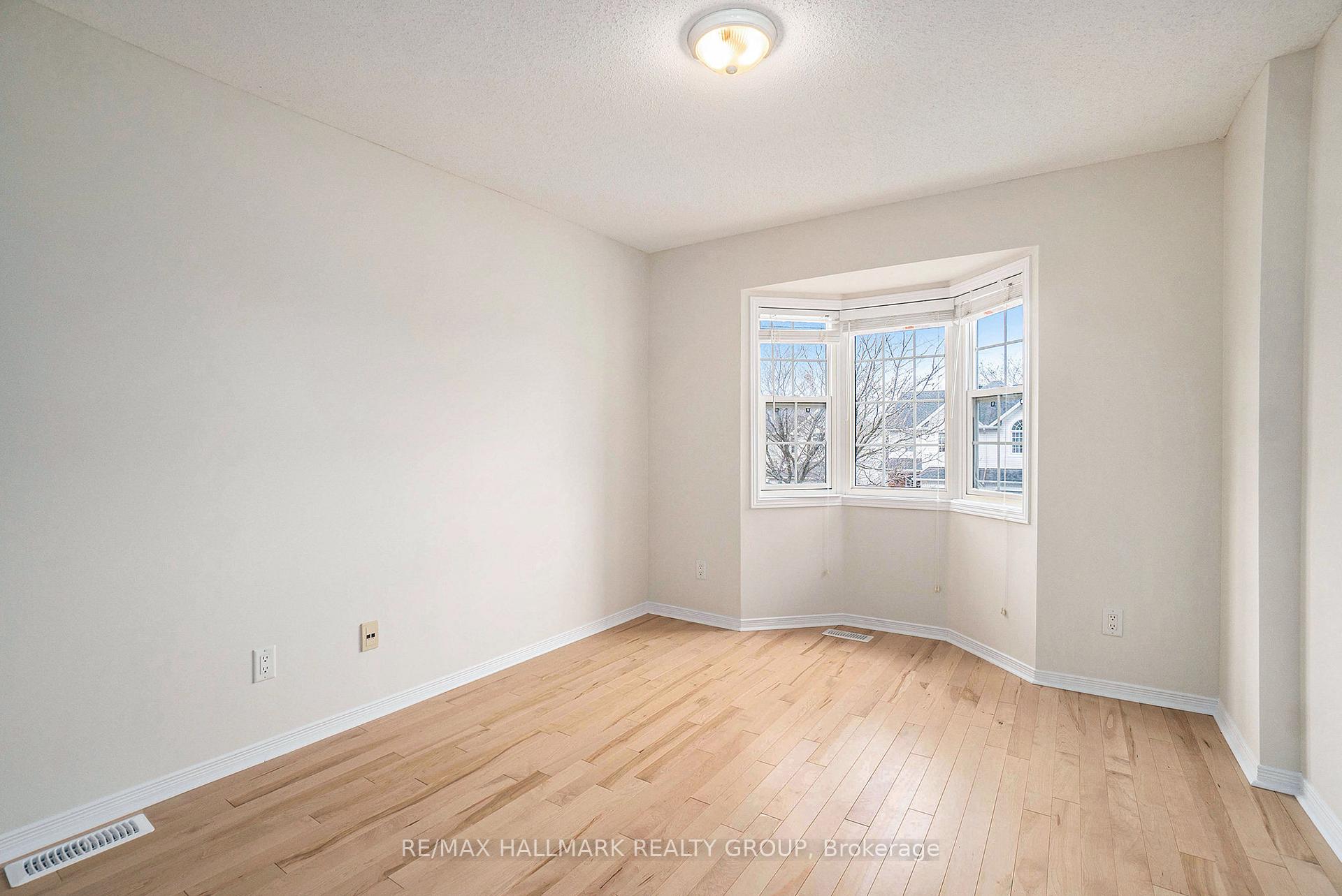 Photo 16 of 2052 Breezewood Street, Ottawa, Springridge/East Village — HOMEH