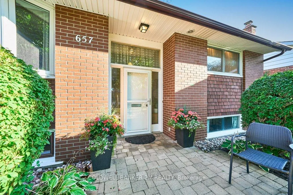 Photo 5 of 657 Balmoral Drive, Oshawa, McLaughlin — HOMEH
