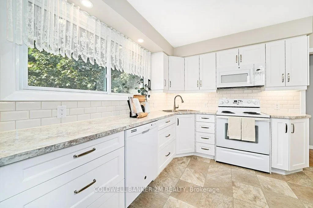 Photo 18 of 657 Balmoral Drive, Oshawa, McLaughlin — HOMEH