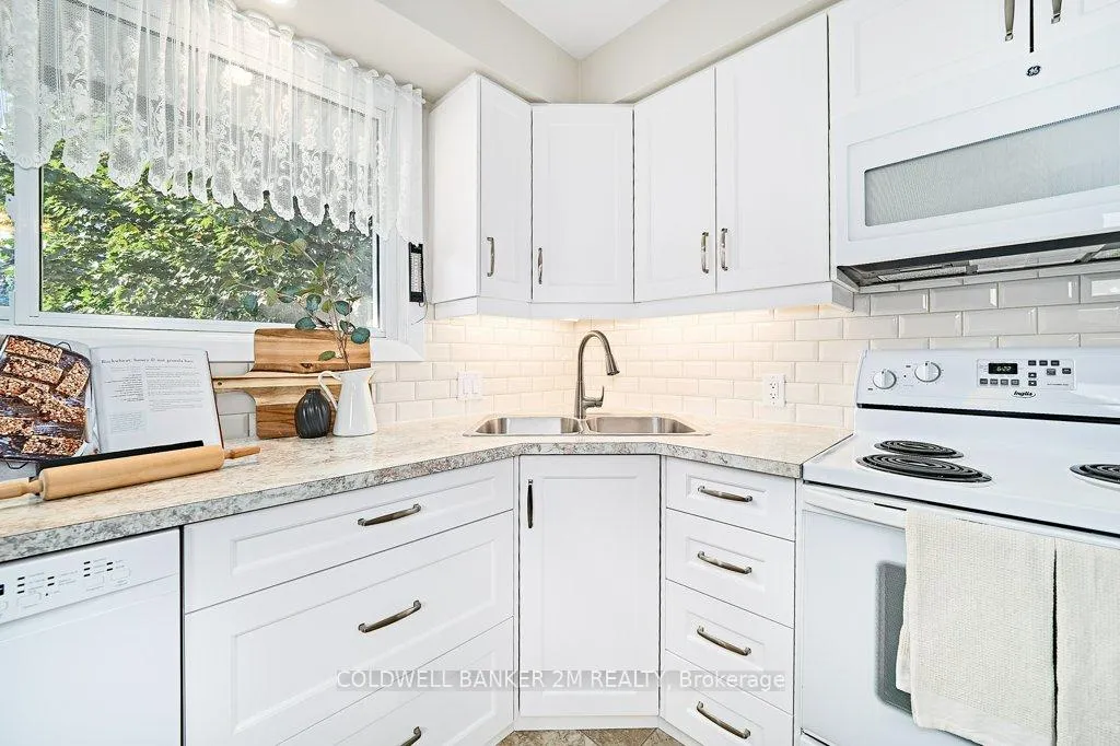 Photo 19 of 657 Balmoral Drive, Oshawa, McLaughlin — HOMEH