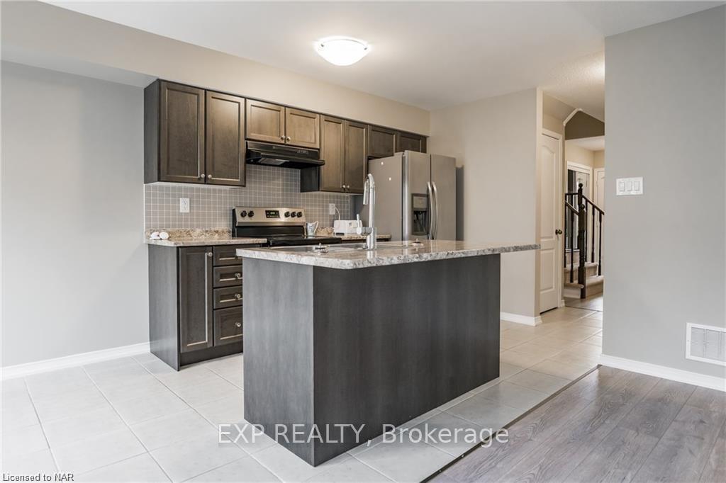 Photo 4 of 7736 White Pine Crescent, Niagara Falls, Brown — HOMEH