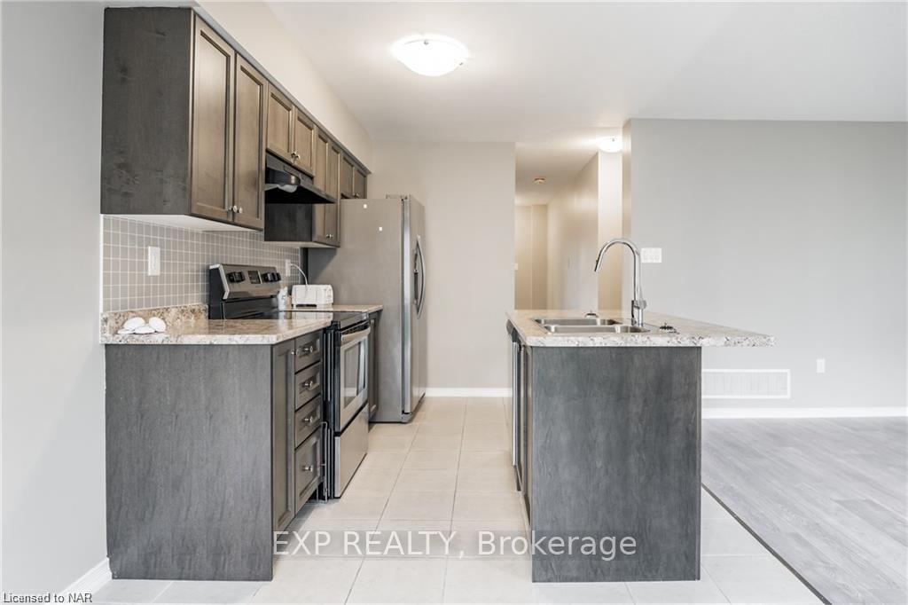 Photo 6 of 7736 White Pine Crescent, Niagara Falls, Brown — HOMEH