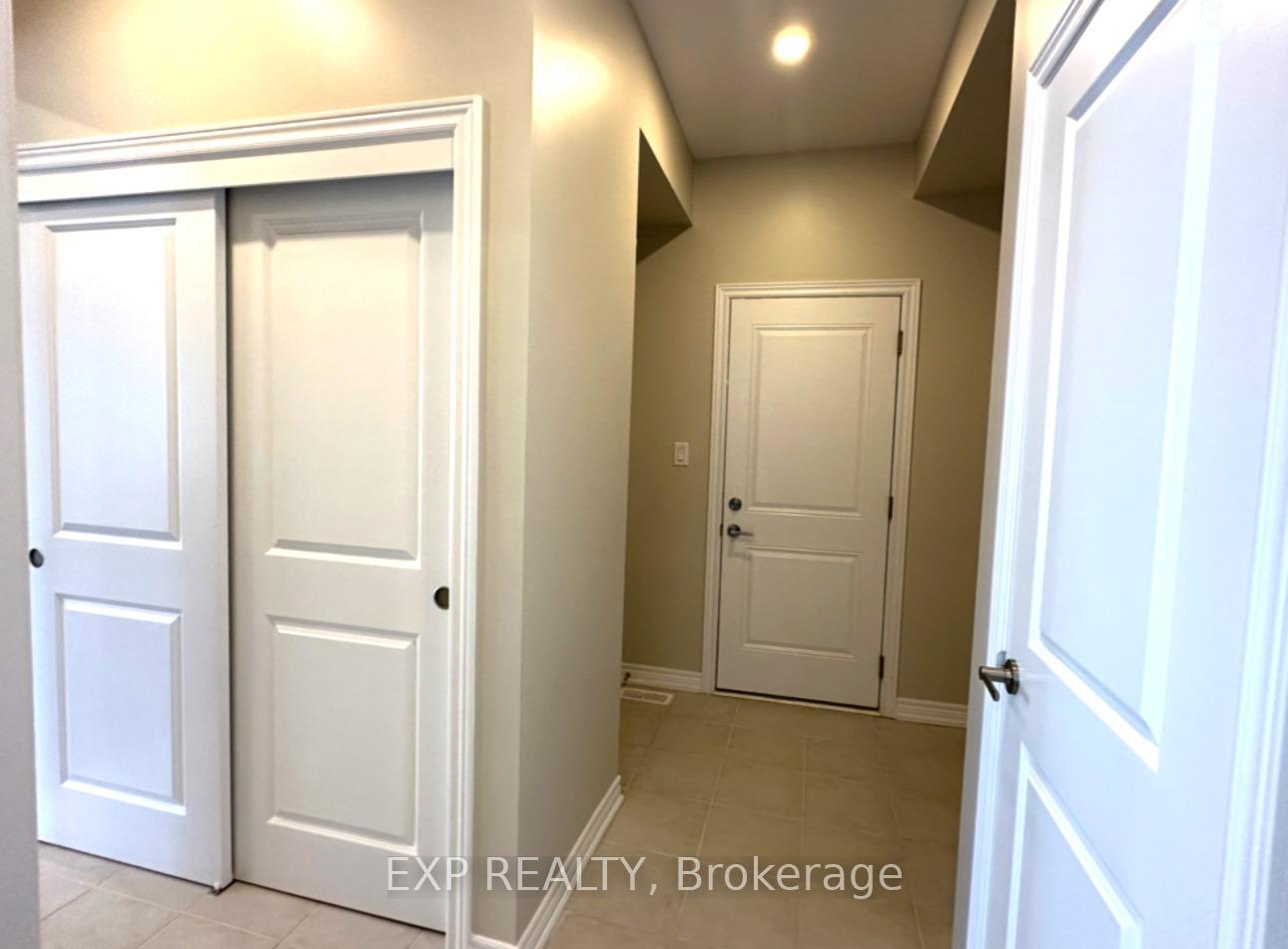 Photo 8 of 7736 White Pine Crescent, Niagara Falls, Brown — HOMEH