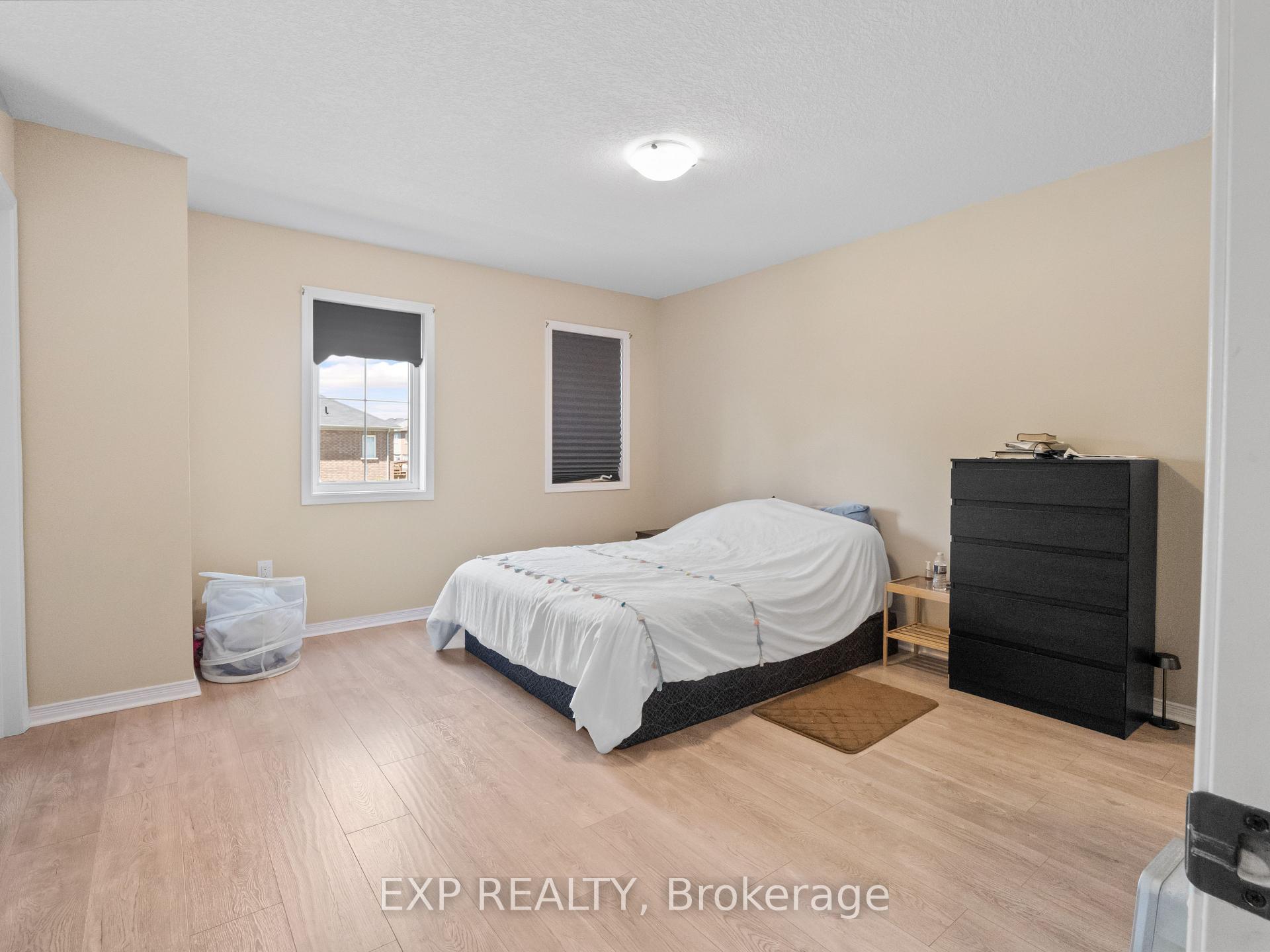 Photo 9 of 7736 White Pine Crescent, Niagara Falls, Brown — HOMEH