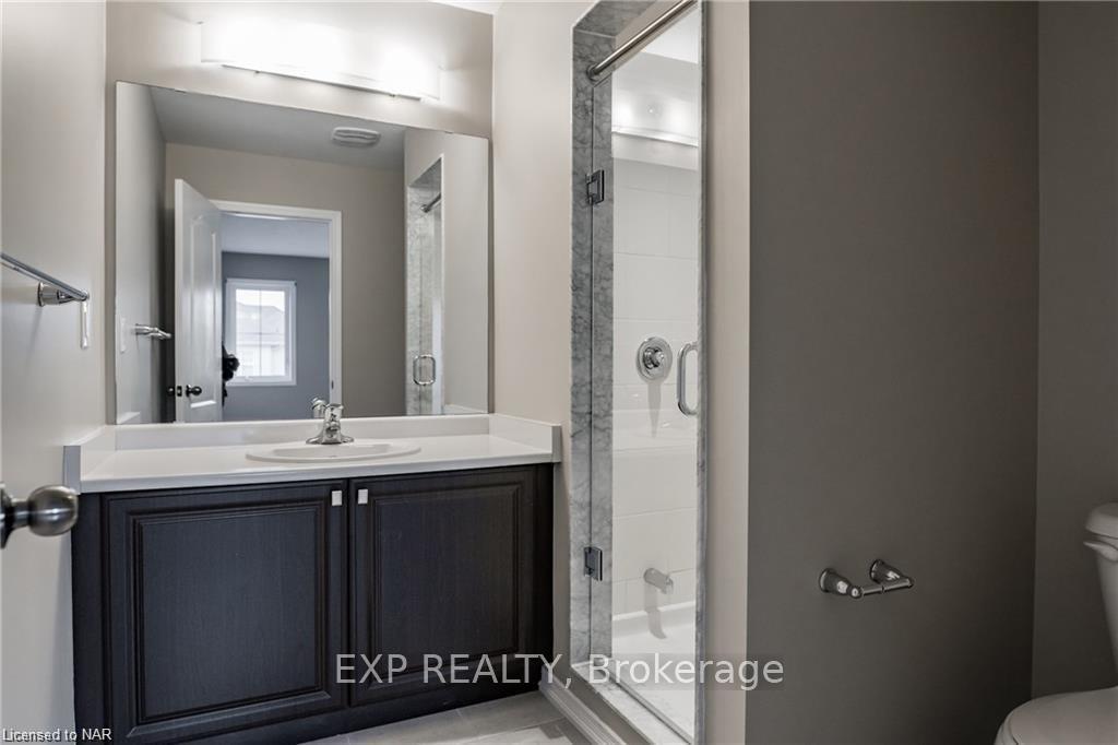Photo 11 of 7736 White Pine Crescent, Niagara Falls, Brown — HOMEH