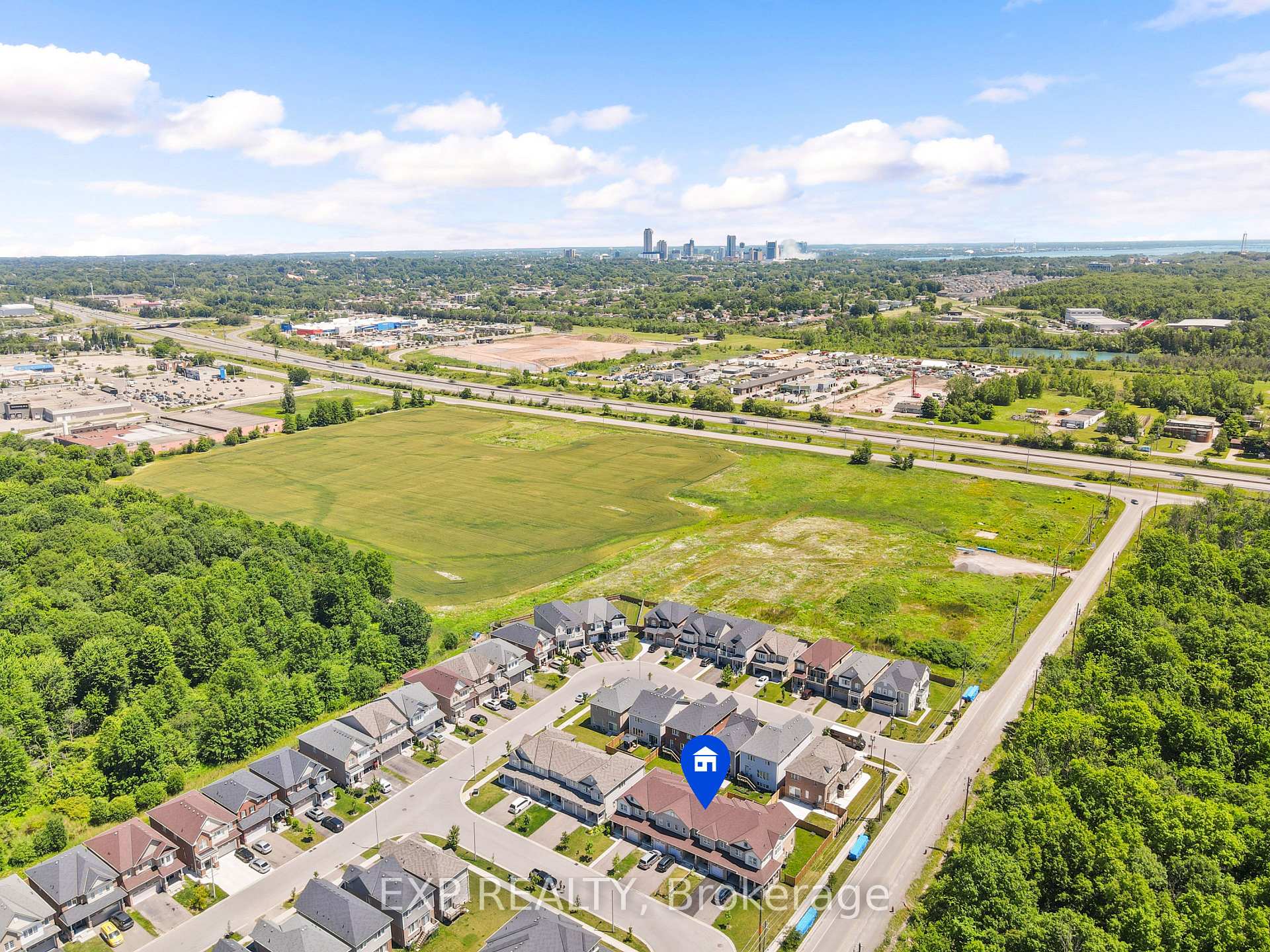 Photo 16 of 7736 White Pine Crescent, Niagara Falls, Brown — HOMEH