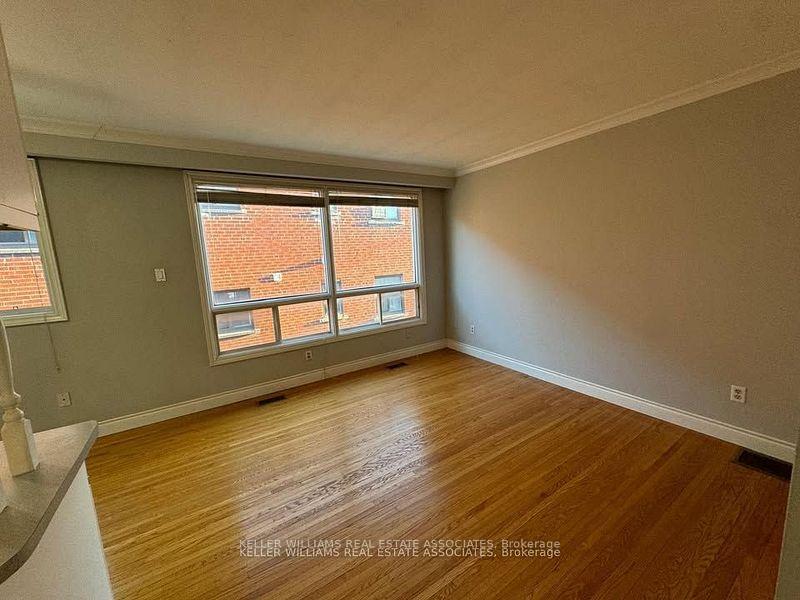 Photo 5 of Unit 2, 308 Lakeshore Road E, Mississauga, Port Credit — HOMEH