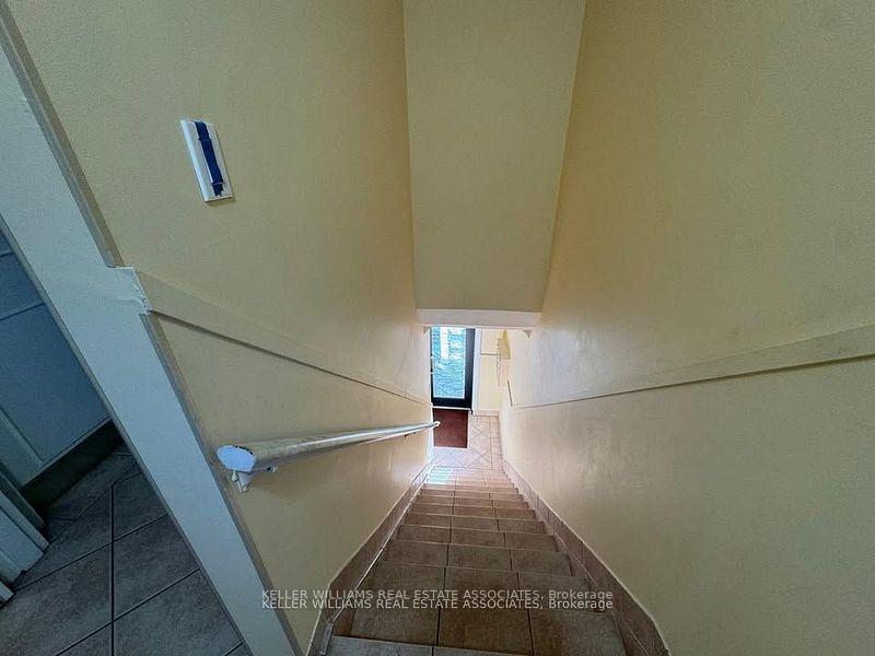 Photo 8 of Unit 2, 308 Lakeshore Road E, Mississauga, Port Credit — HOMEH