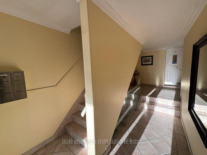 Photo 9 of Unit 2, 308 Lakeshore Road E, Mississauga, Port Credit — HOMEH