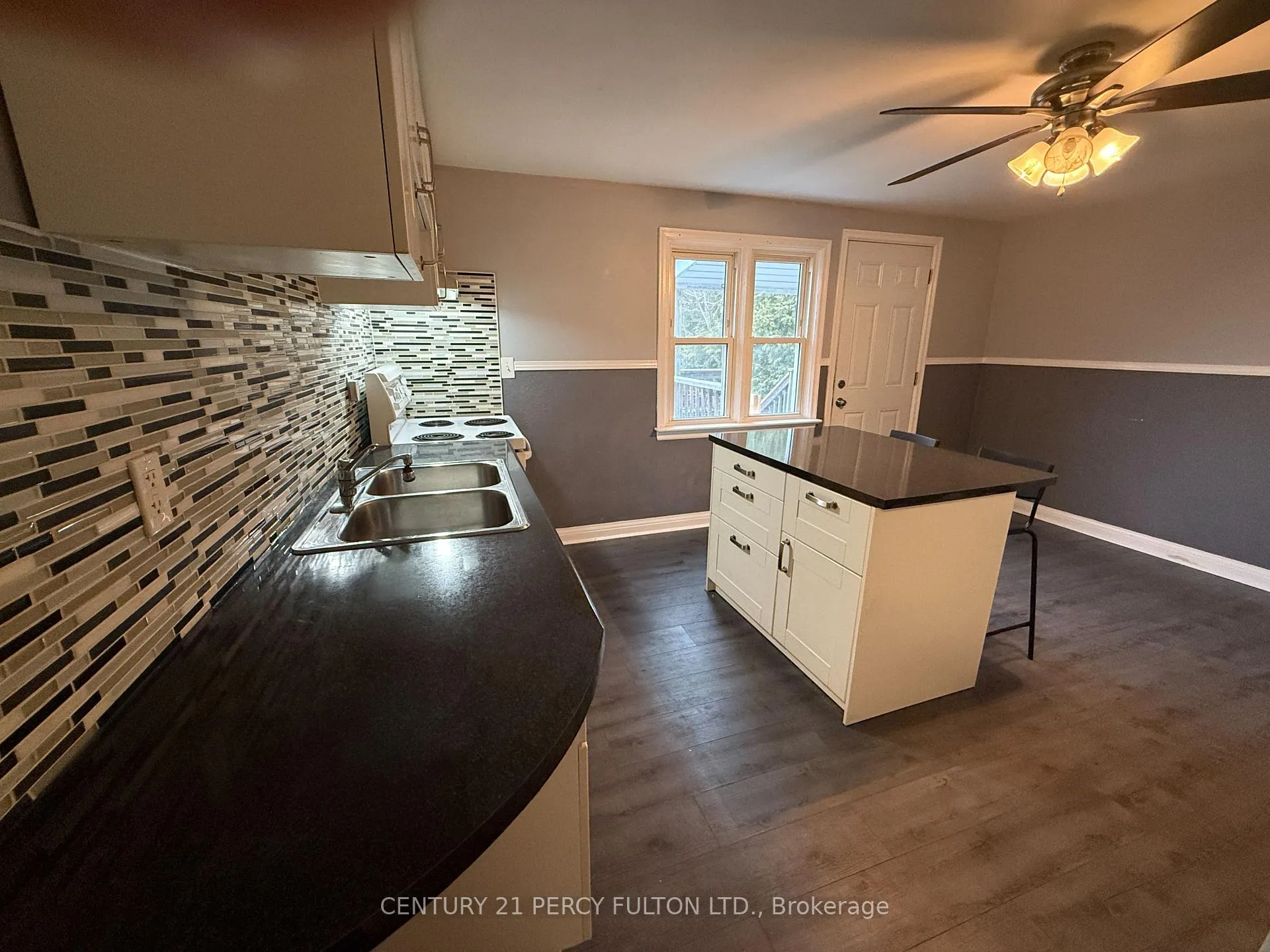 Photo 4 of 248 Toronto Avenue, Oshawa, Central — HOMEH