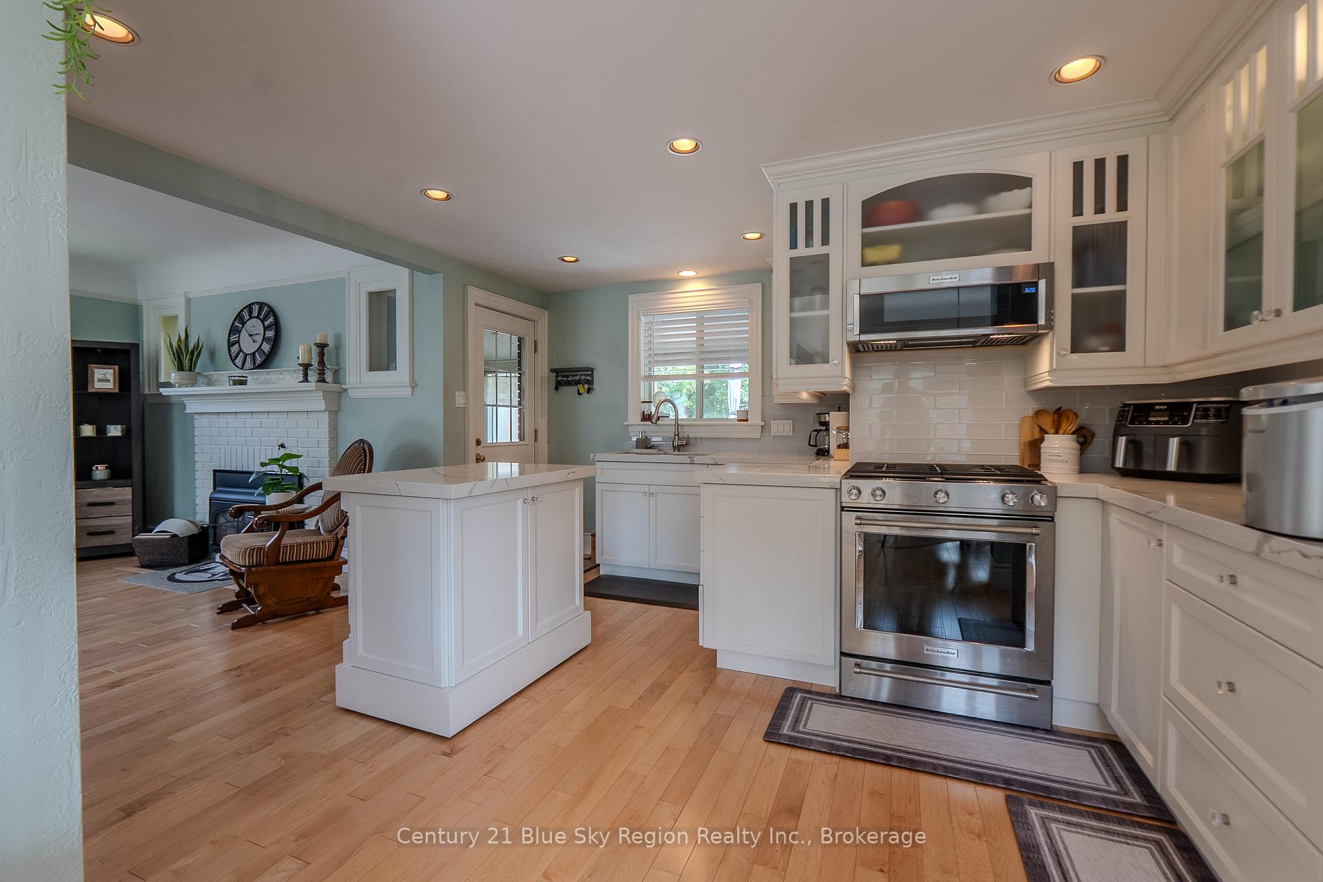 Photo 5 of 56 Whitney Avenue, North Bay, Ferris — HOMEH
