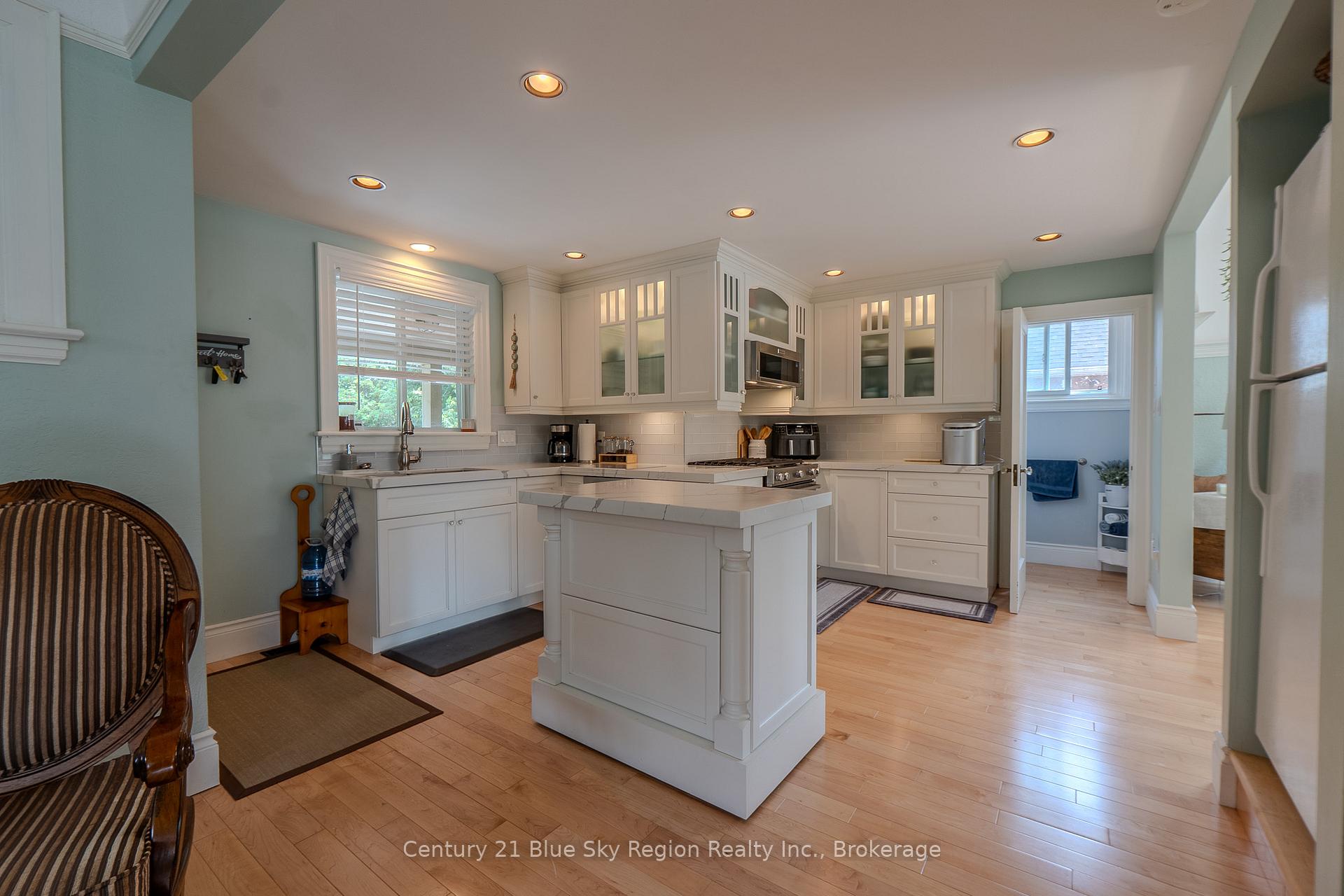 Photo 6 of 56 Whitney Avenue, North Bay, Ferris — HOMEH