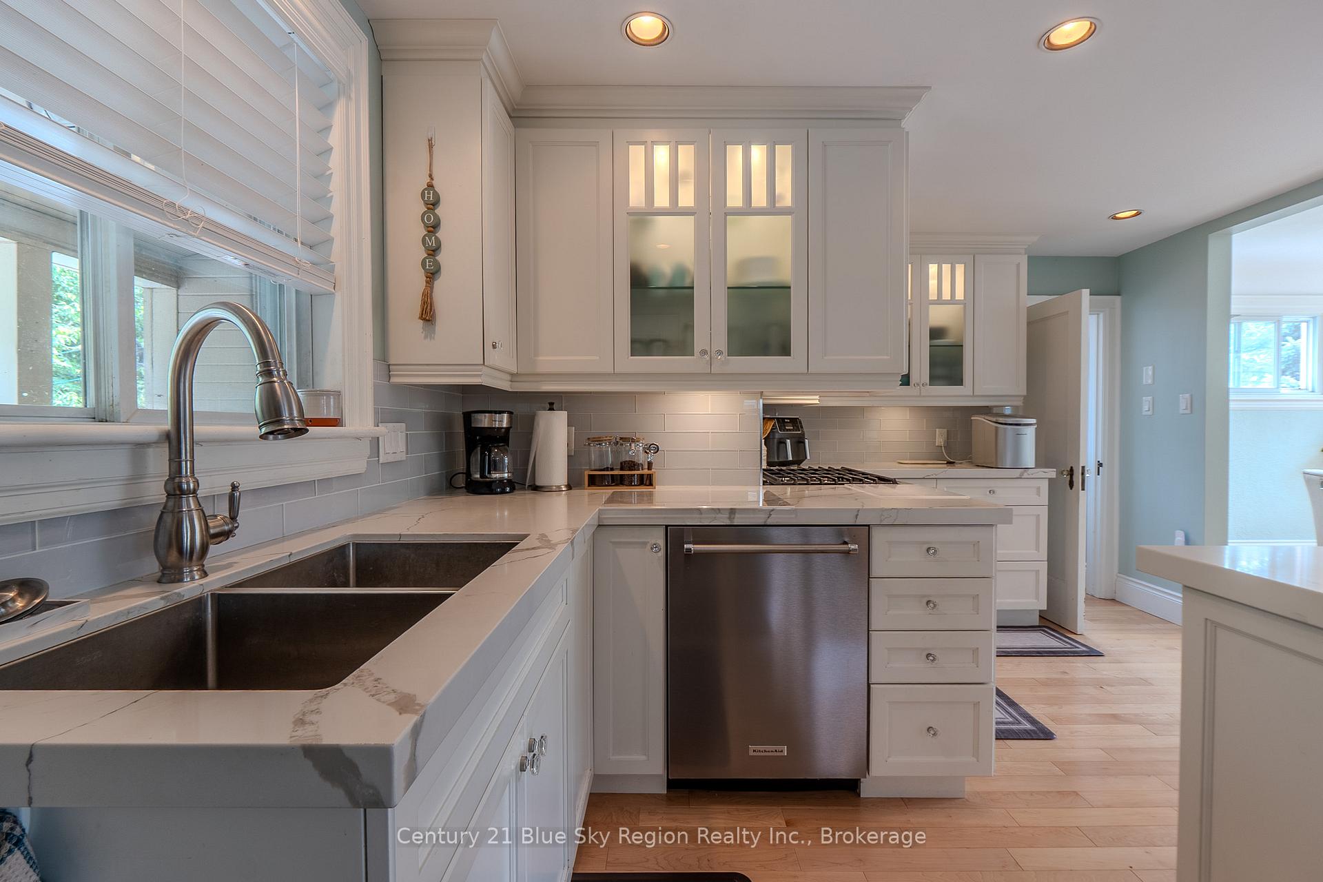 Photo 7 of 56 Whitney Avenue, North Bay, Ferris — HOMEH