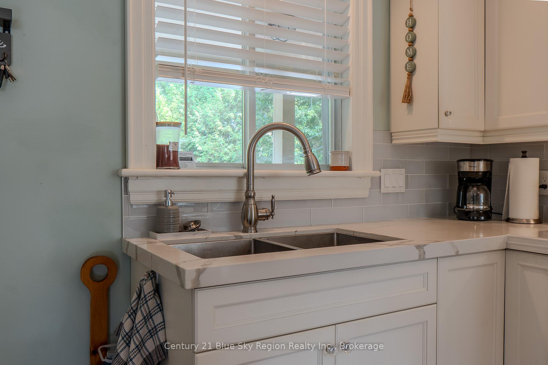 Photo 8 of 56 Whitney Avenue, North Bay, Ferris — HOMEH
