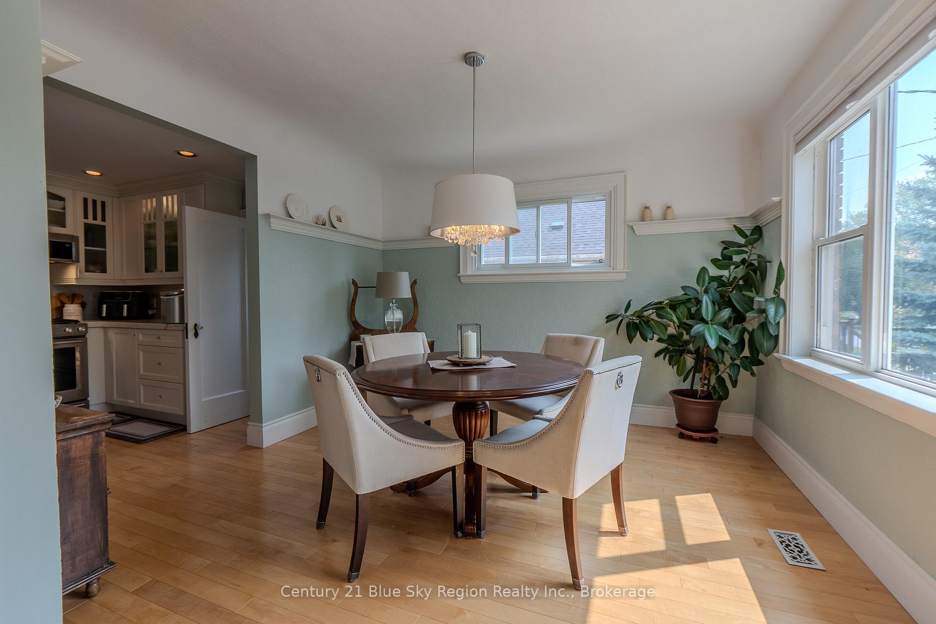 Photo 11 of 56 Whitney Avenue, North Bay, Ferris — HOMEH