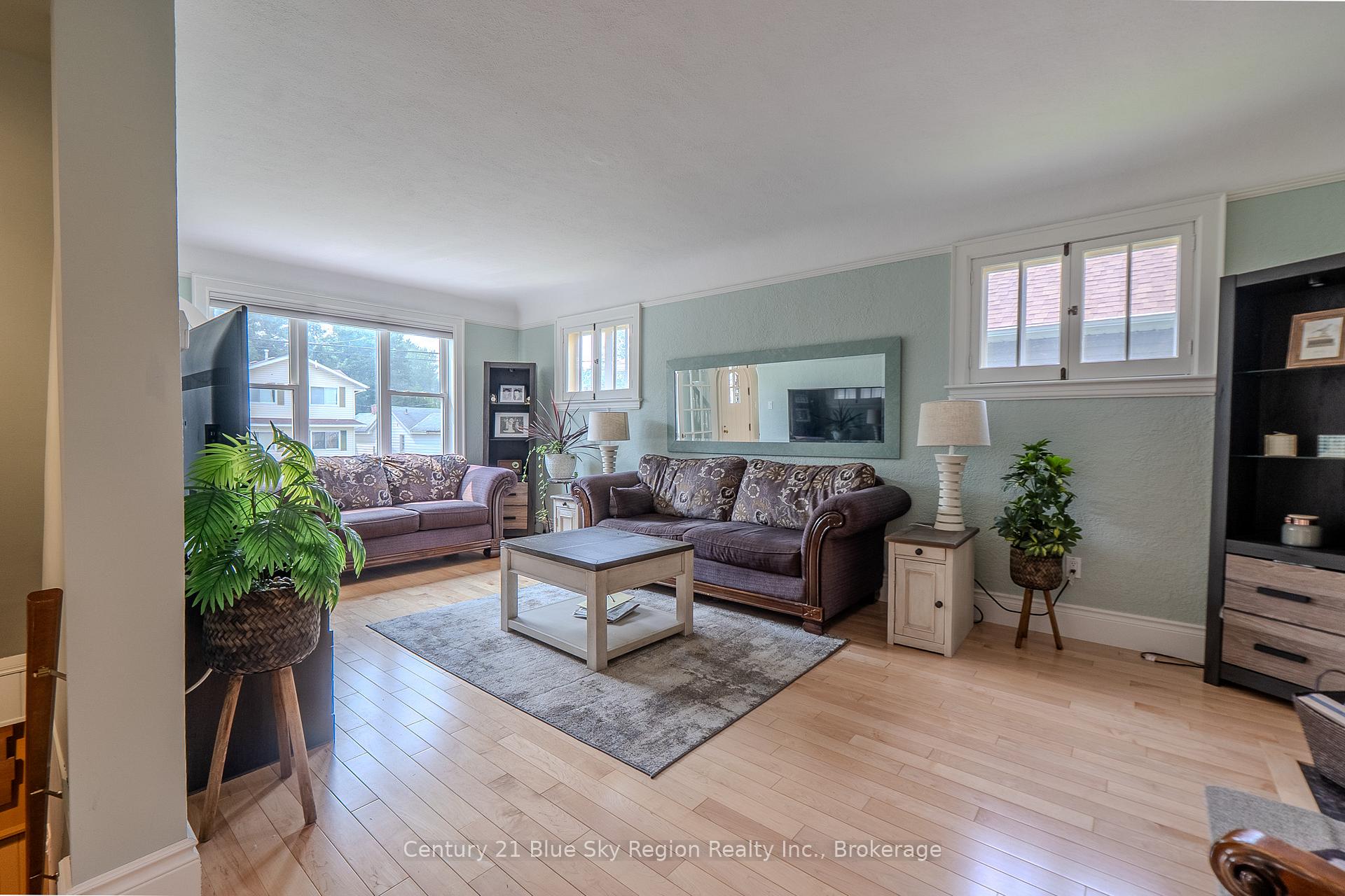 Photo 13 of 56 Whitney Avenue, North Bay, Ferris — HOMEH
