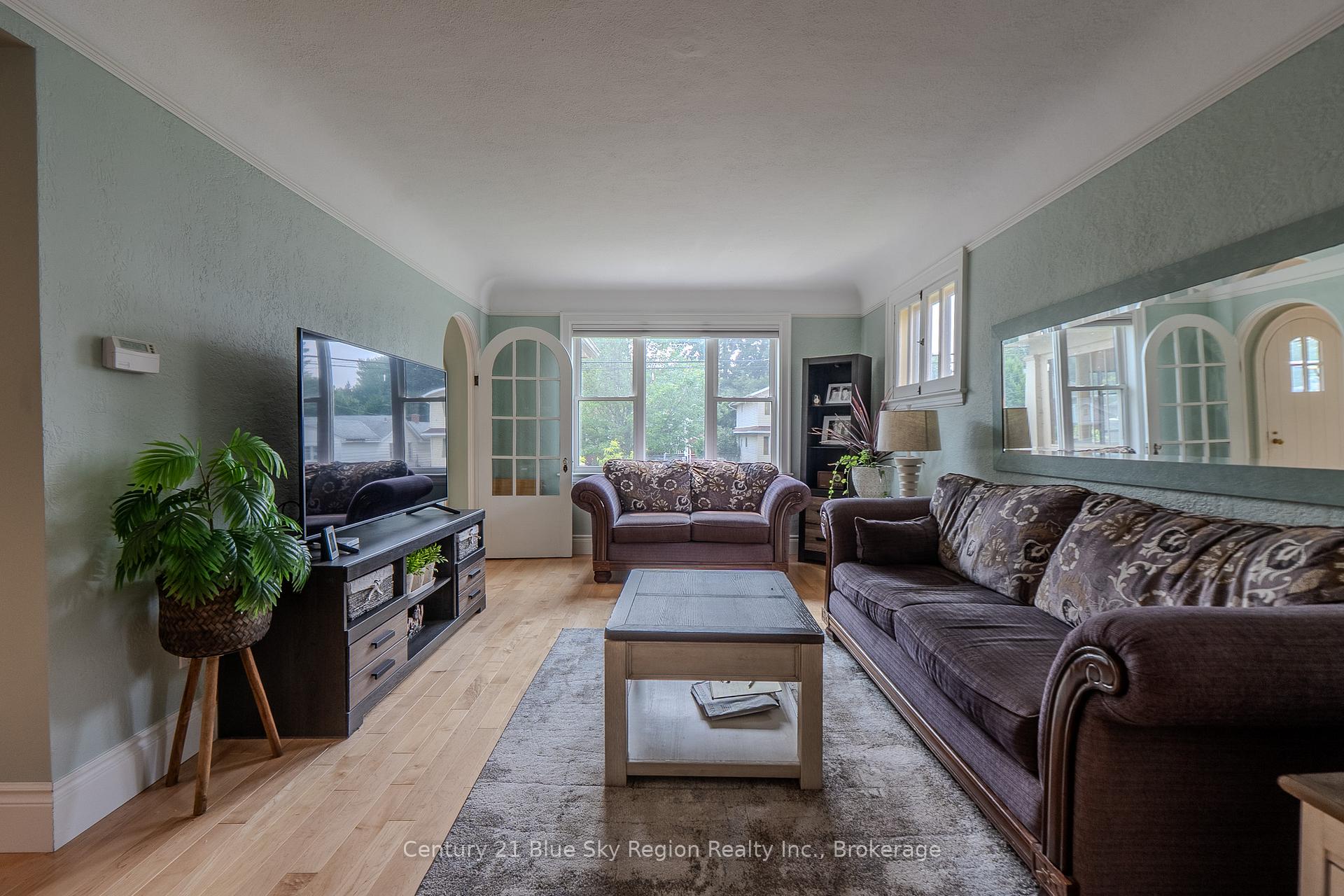 Photo 14 of 56 Whitney Avenue, North Bay, Ferris — HOMEH