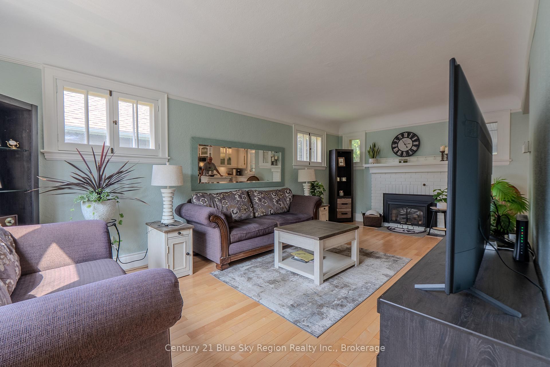 Photo 15 of 56 Whitney Avenue, North Bay, Ferris — HOMEH