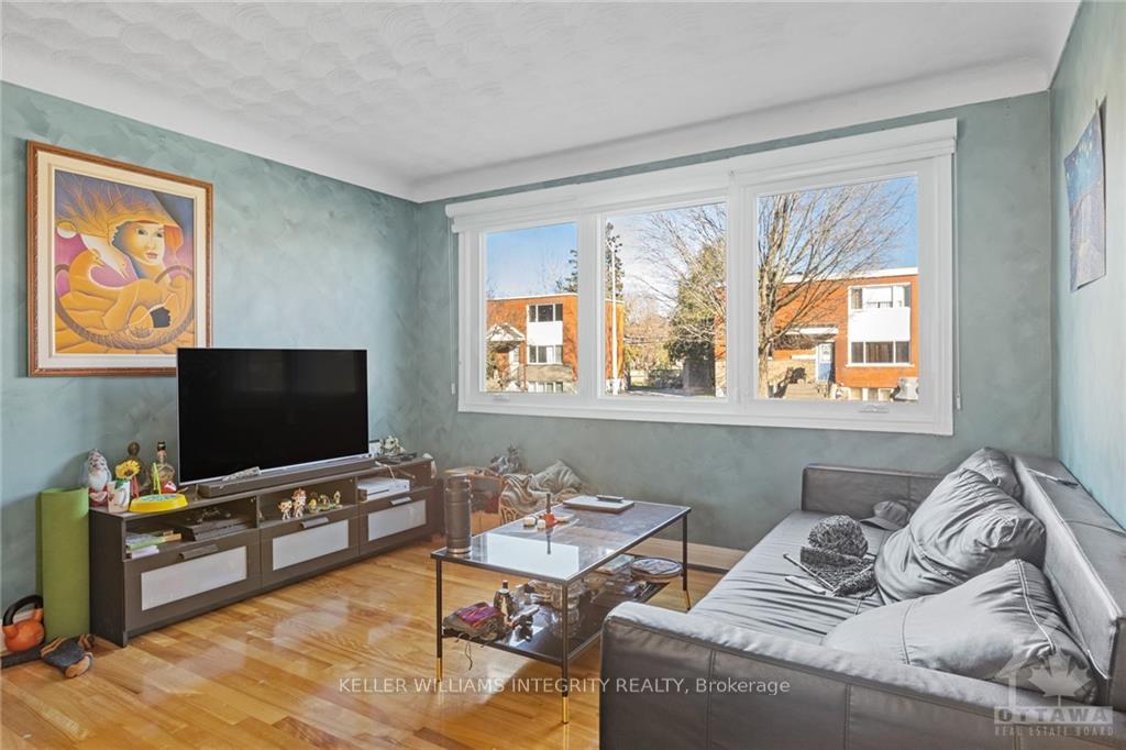 Photo 2 of 786 Trojan Avenue, Ottawa, Castle Heights/Rideau High — HOMEH