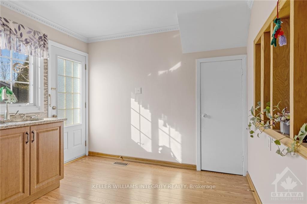Photo 5 of 786 Trojan Avenue, Ottawa, Castle Heights/Rideau High — HOMEH