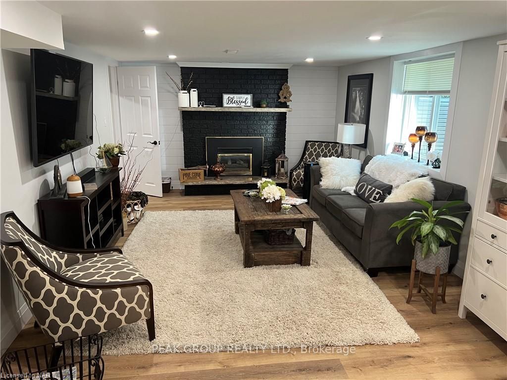 Photo 2 of 1472 Station Street, Pelham, Fonthill — HOMEH