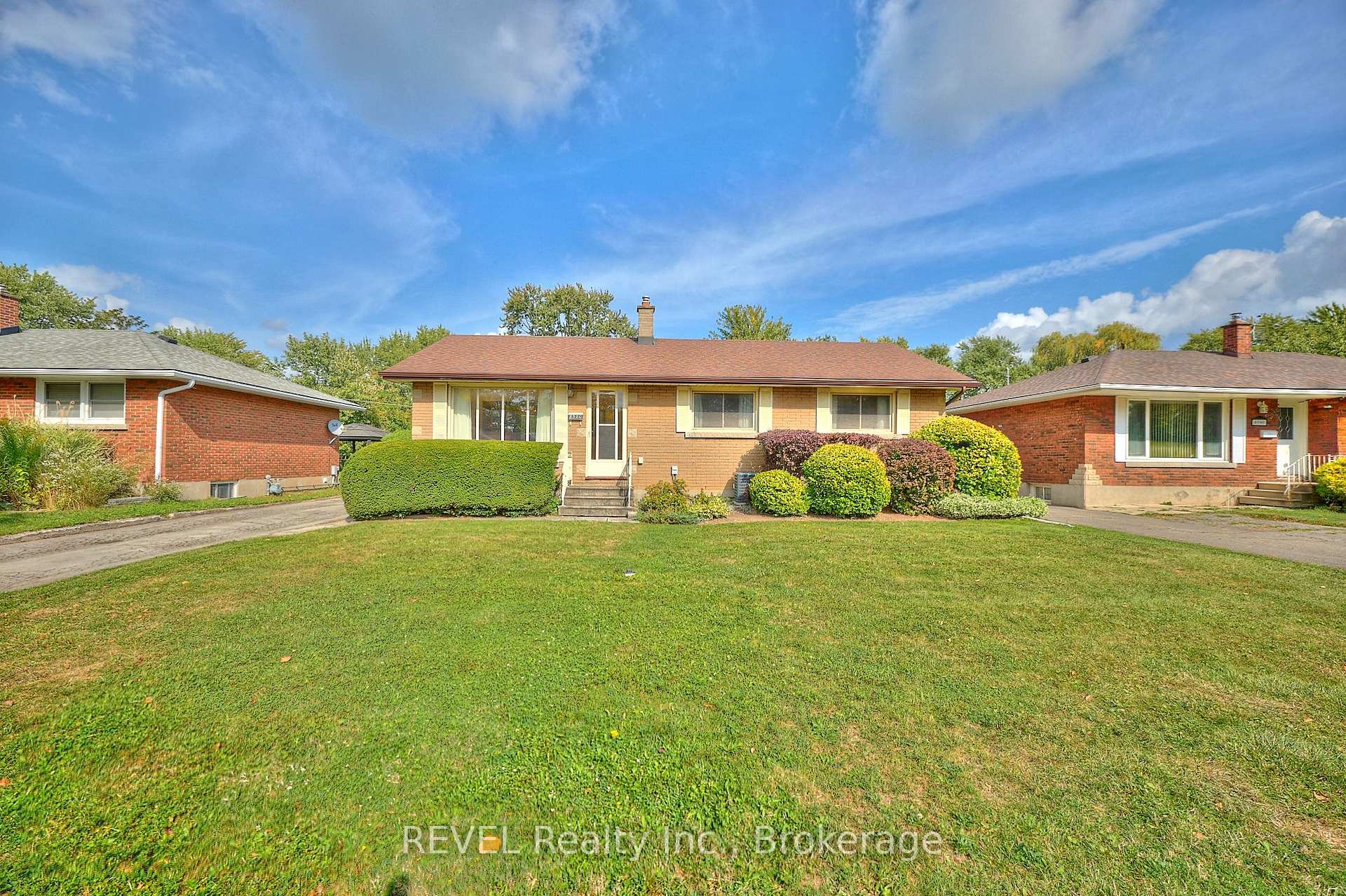 Photo 4 of 8580 Champlain Drive, Niagara Falls, Chippawa — HOMEH