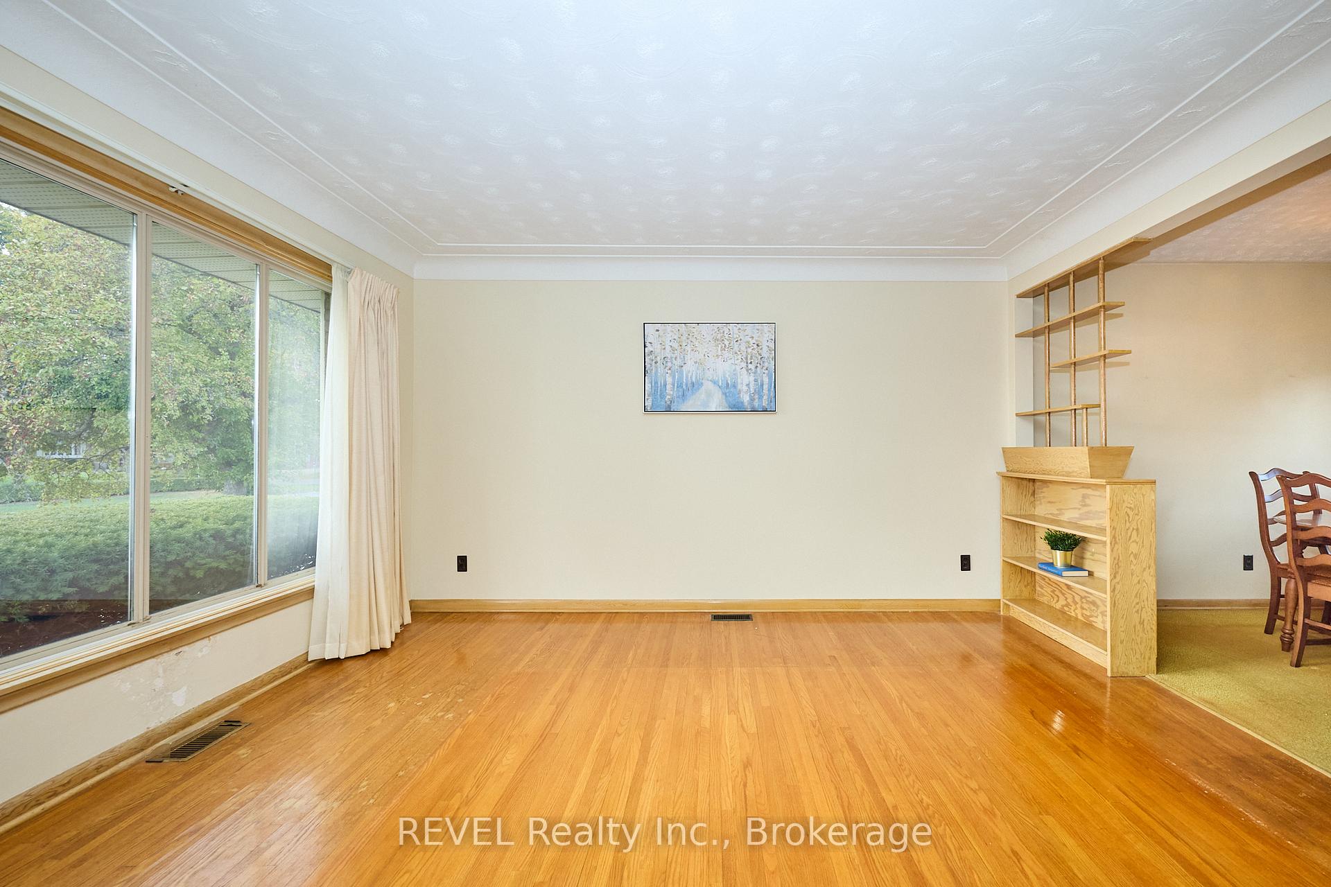 Photo 9 of 8580 Champlain Drive, Niagara Falls, Chippawa — HOMEH