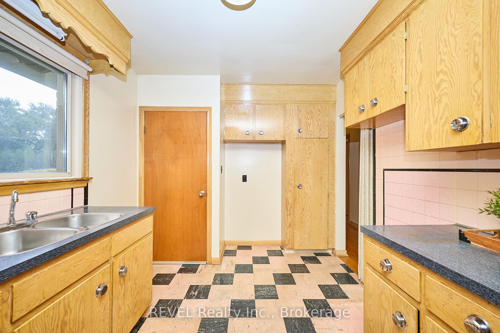 Photo 12 of 8580 Champlain Drive, Niagara Falls, Chippawa — HOMEH