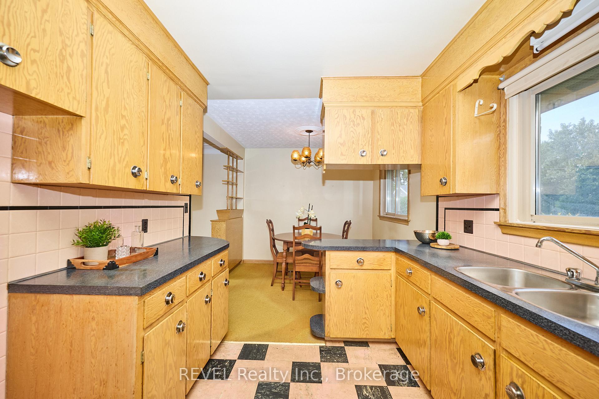 Photo 13 of 8580 Champlain Drive, Niagara Falls, Chippawa — HOMEH