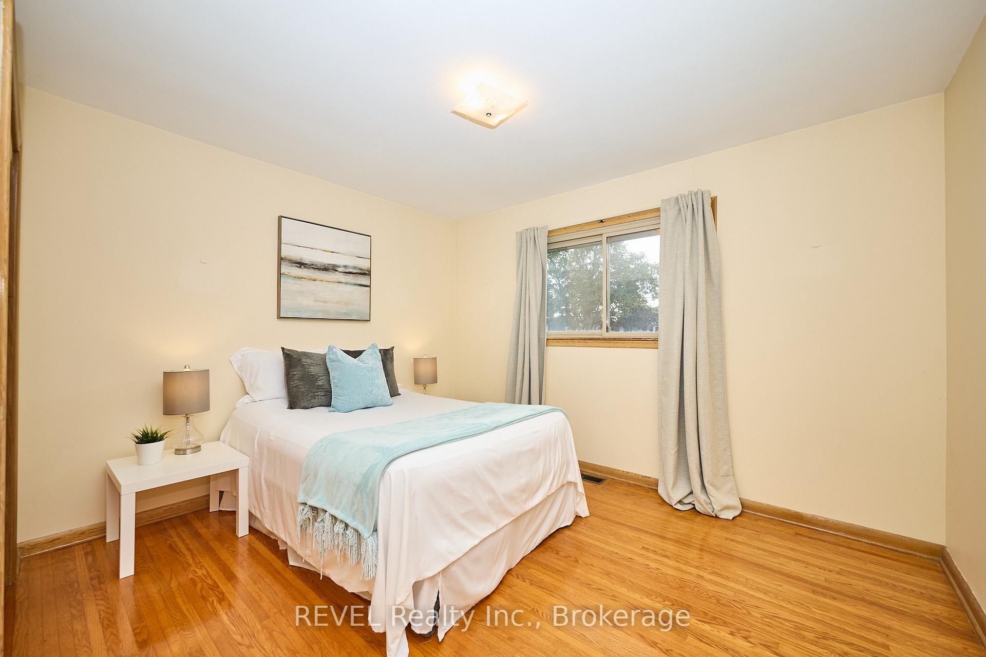 Photo 14 of 8580 Champlain Drive, Niagara Falls, Chippawa — HOMEH