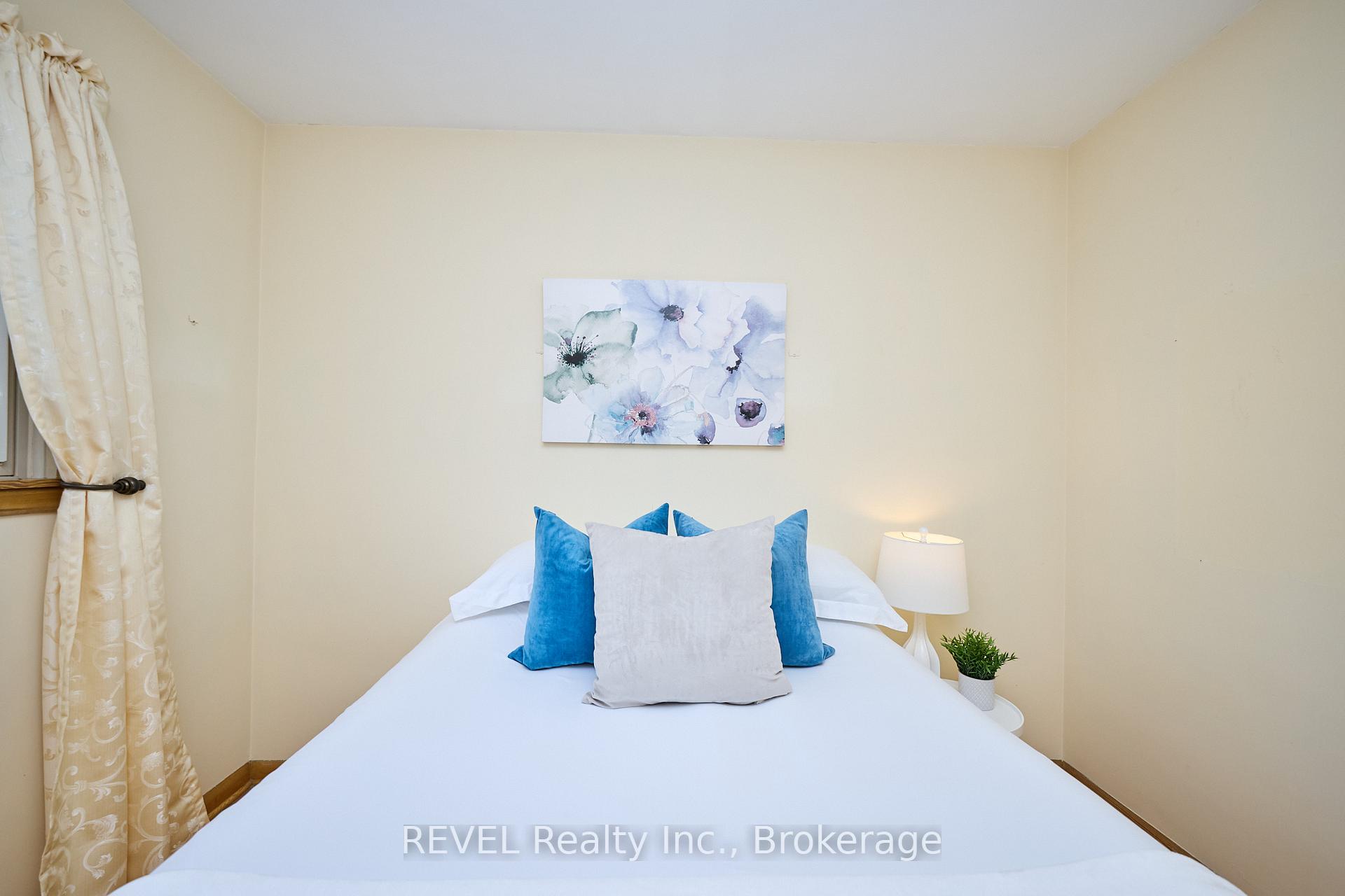 Photo 18 of 8580 Champlain Drive, Niagara Falls, Chippawa — HOMEH