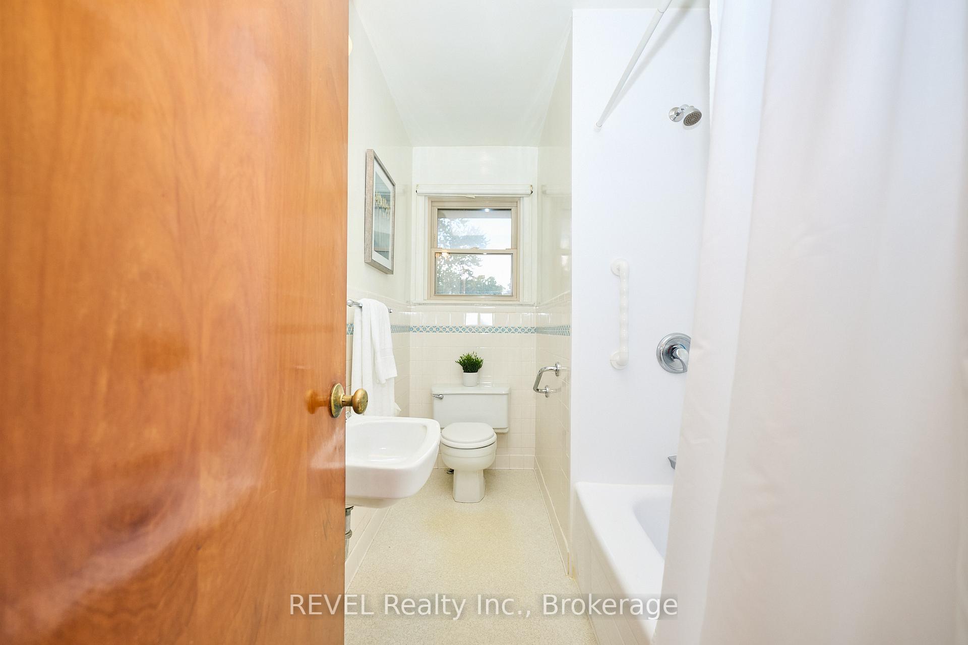 Photo 20 of 8580 Champlain Drive, Niagara Falls, Chippawa — HOMEH