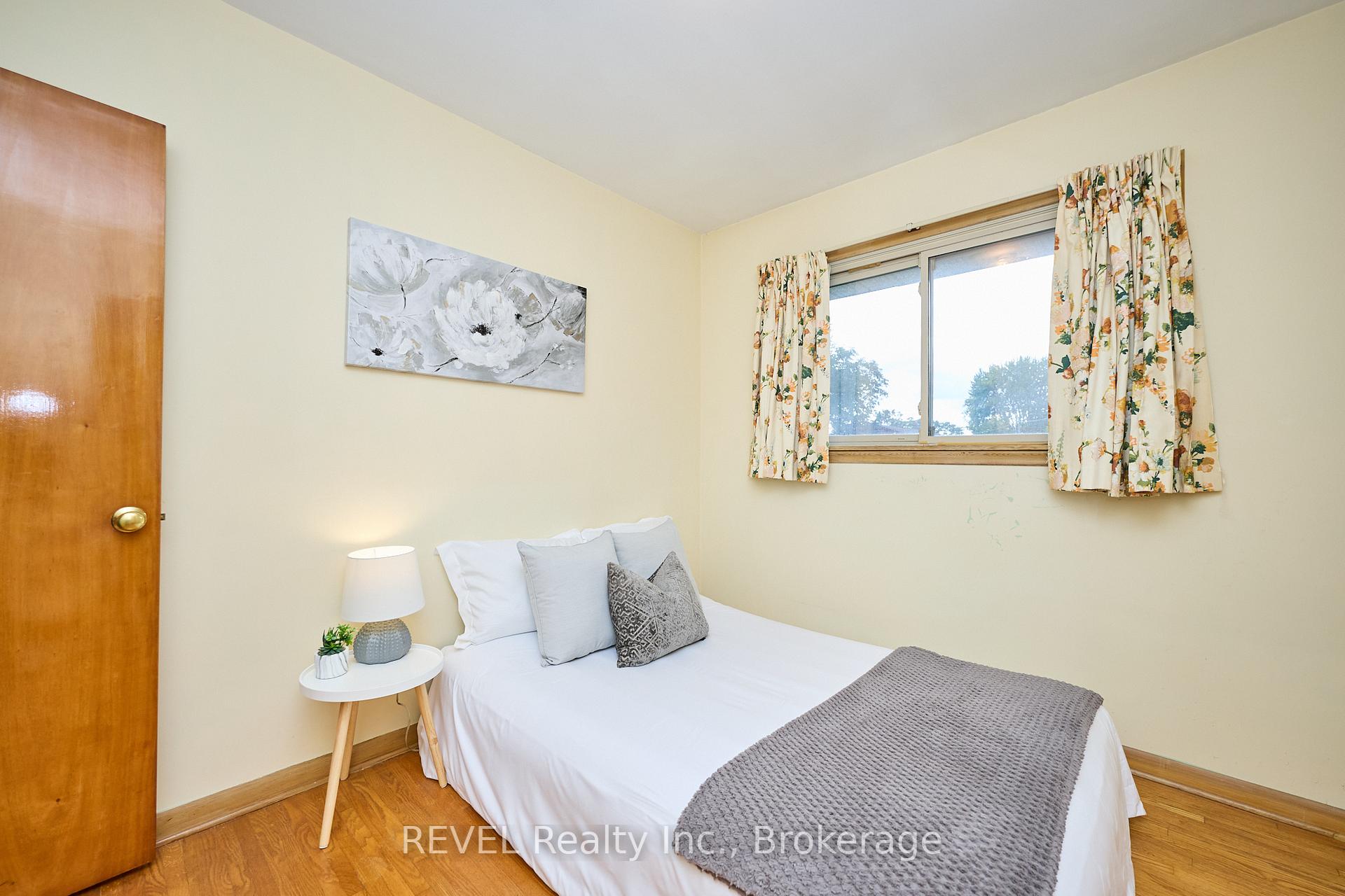Photo 22 of 8580 Champlain Drive, Niagara Falls, Chippawa — HOMEH