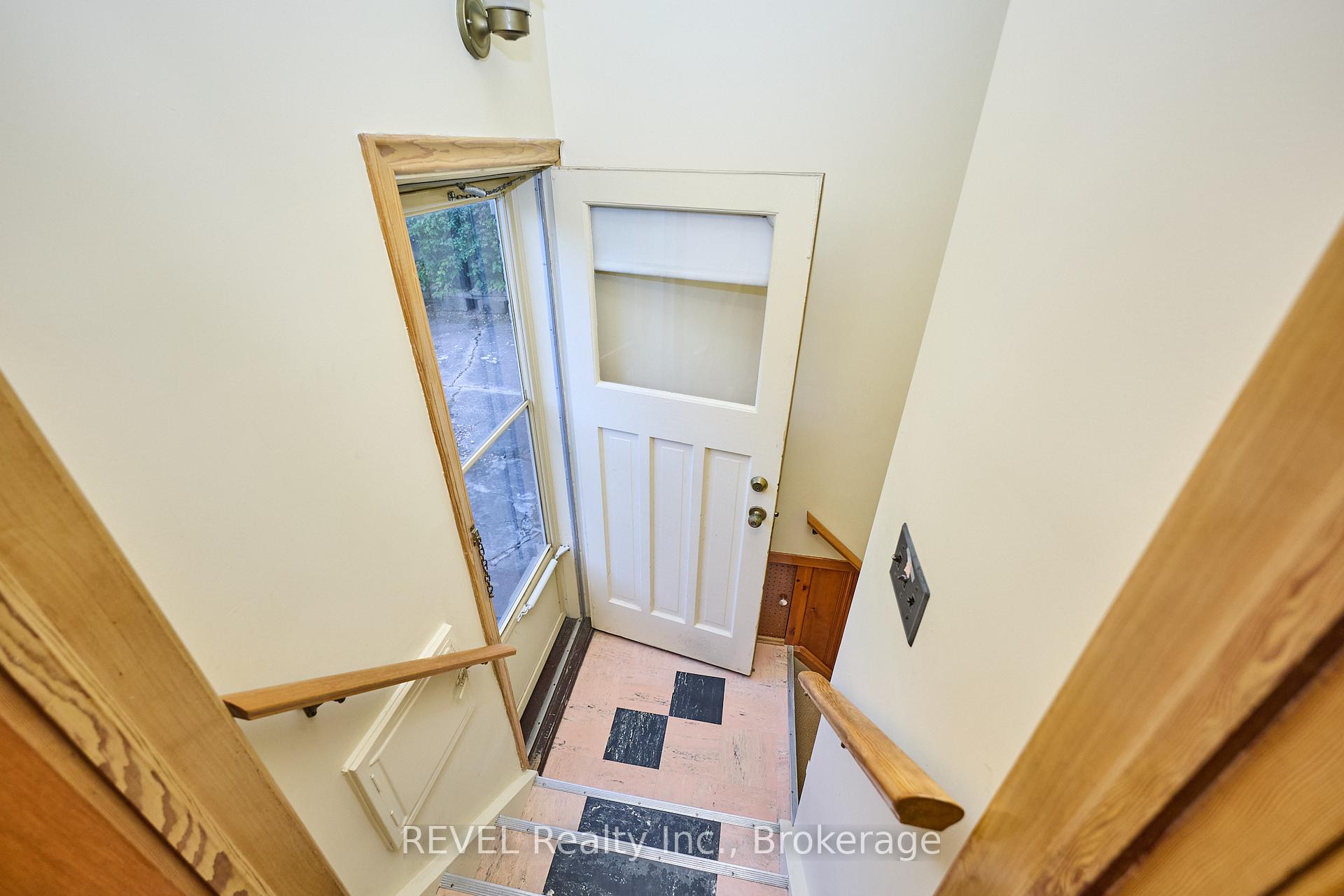 Photo 23 of 8580 Champlain Drive, Niagara Falls, Chippawa — HOMEH