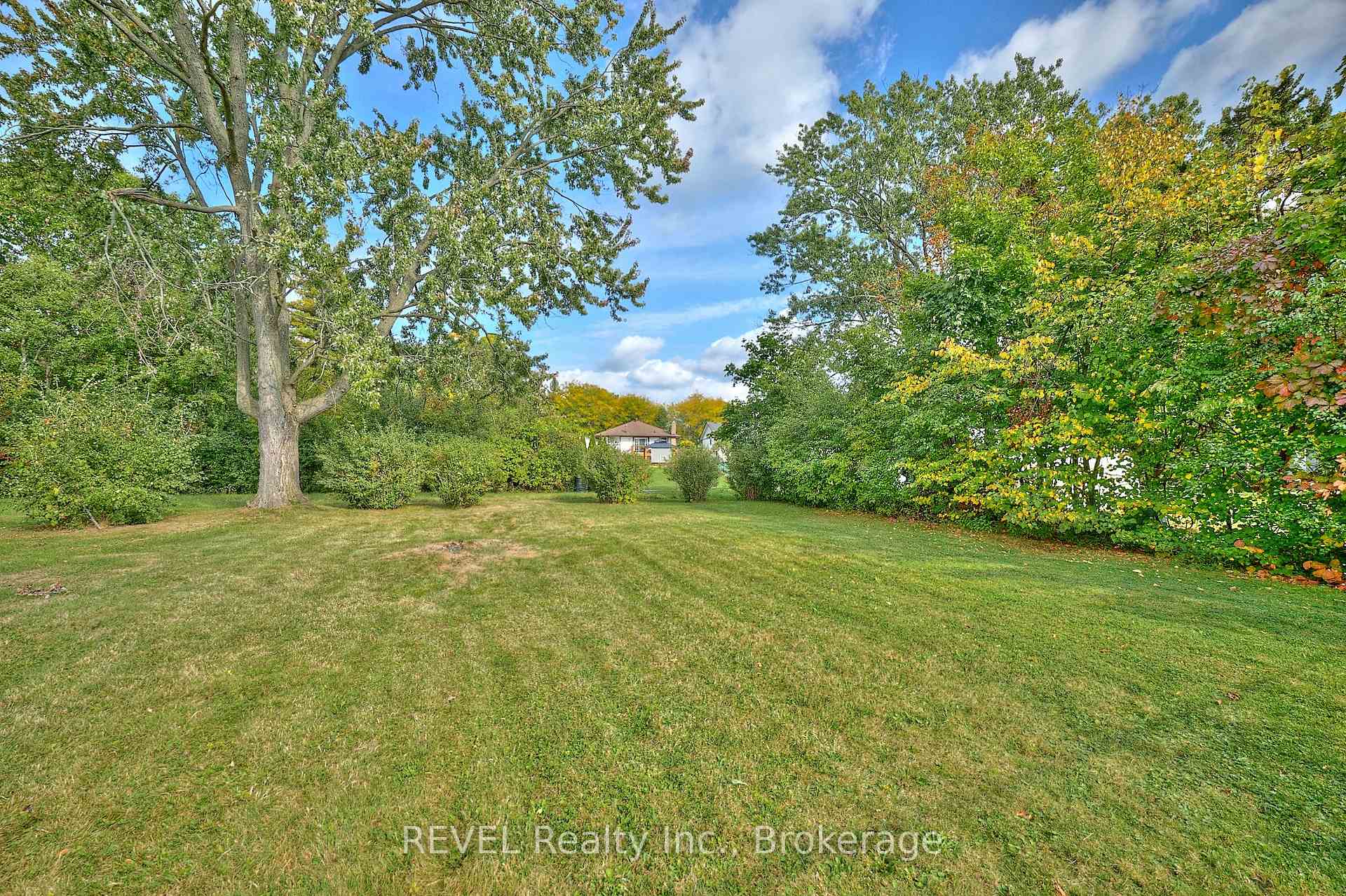 Photo 35 of 8580 Champlain Drive, Niagara Falls, Chippawa — HOMEH