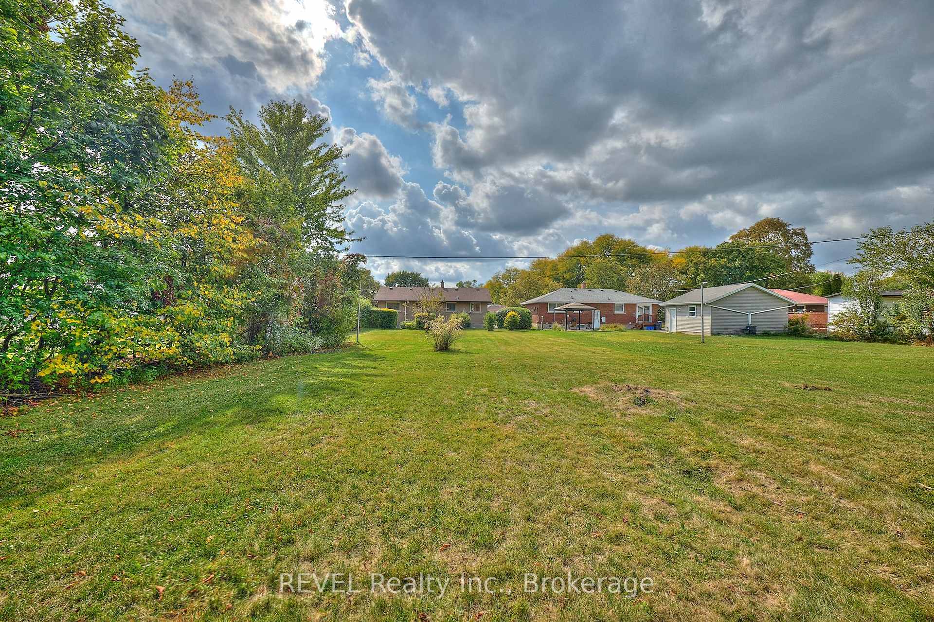 Photo 36 of 8580 Champlain Drive, Niagara Falls, Chippawa — HOMEH