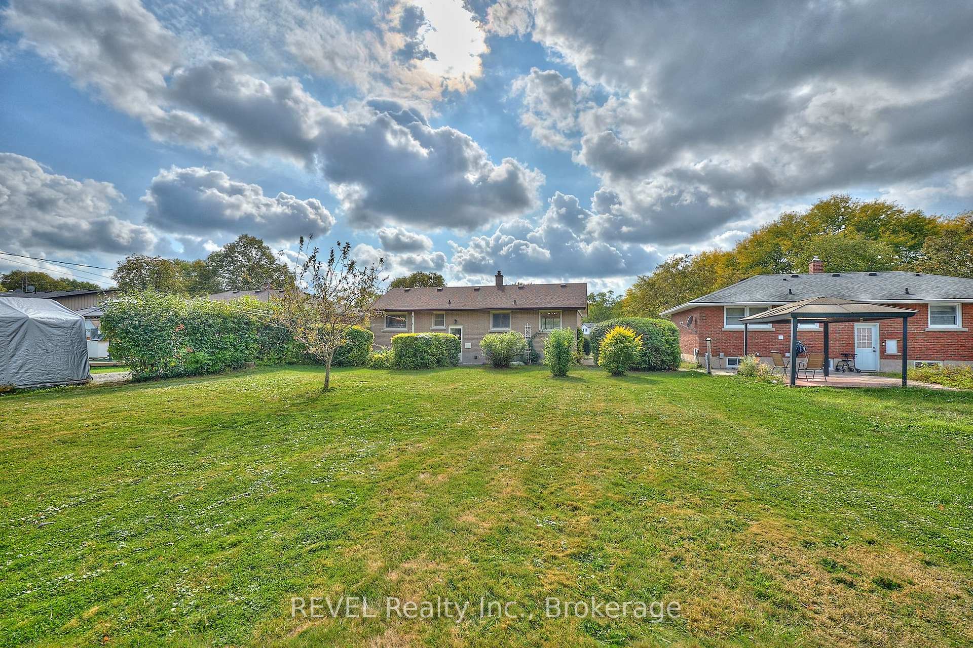 Photo 37 of 8580 Champlain Drive, Niagara Falls, Chippawa — HOMEH
