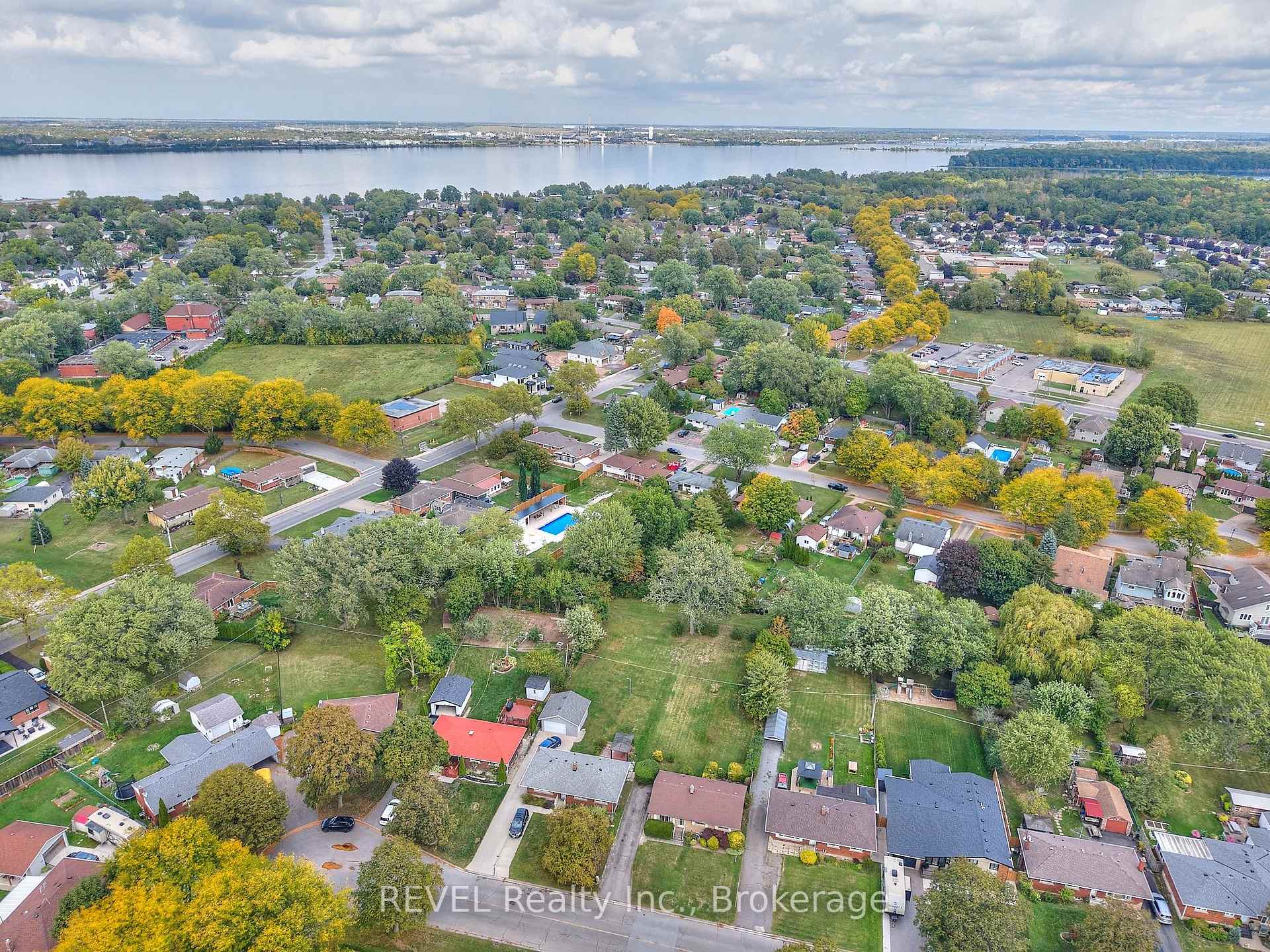 Photo 41 of 8580 Champlain Drive, Niagara Falls, Chippawa — HOMEH