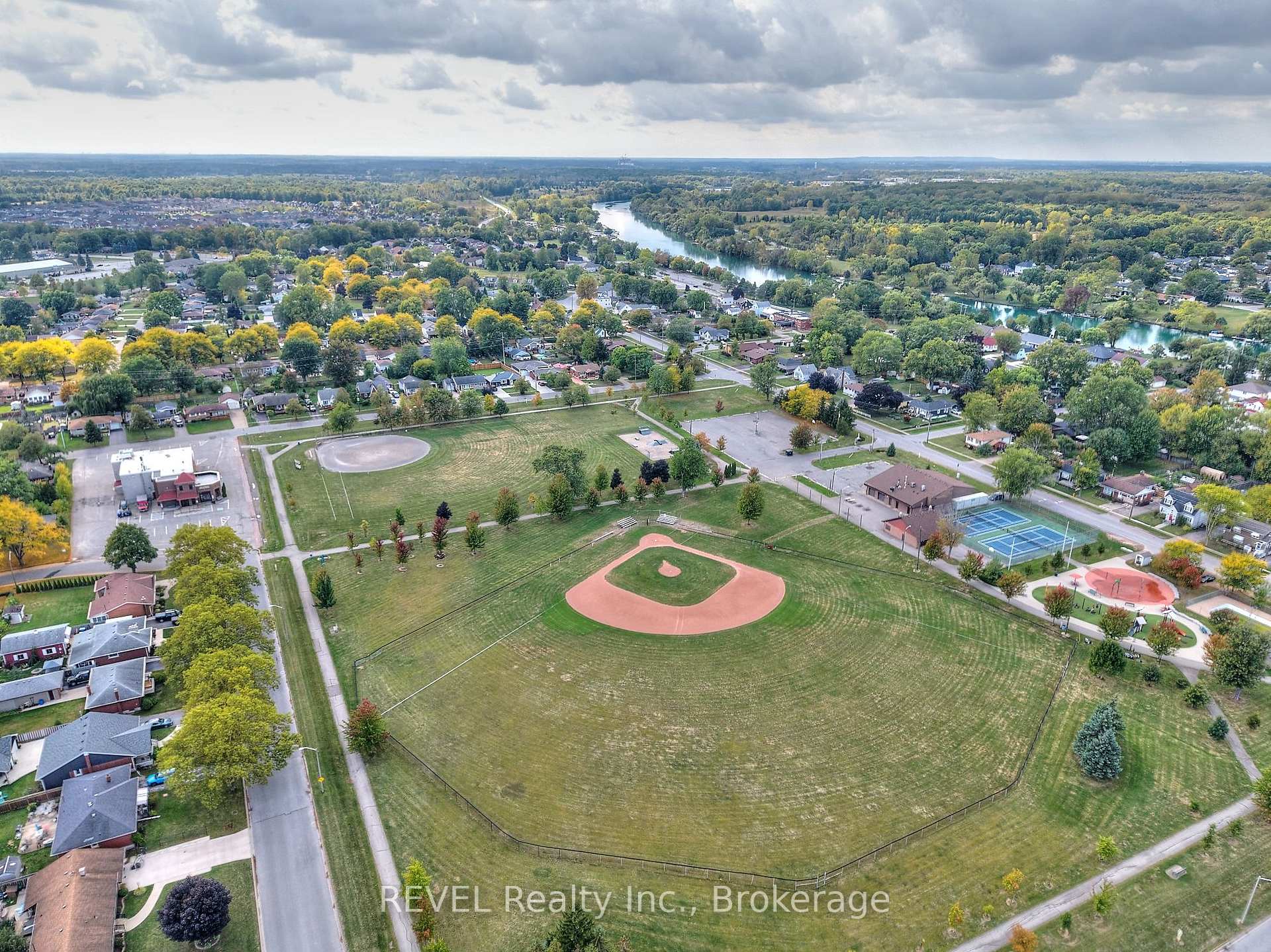 Photo 42 of 8580 Champlain Drive, Niagara Falls, Chippawa — HOMEH
