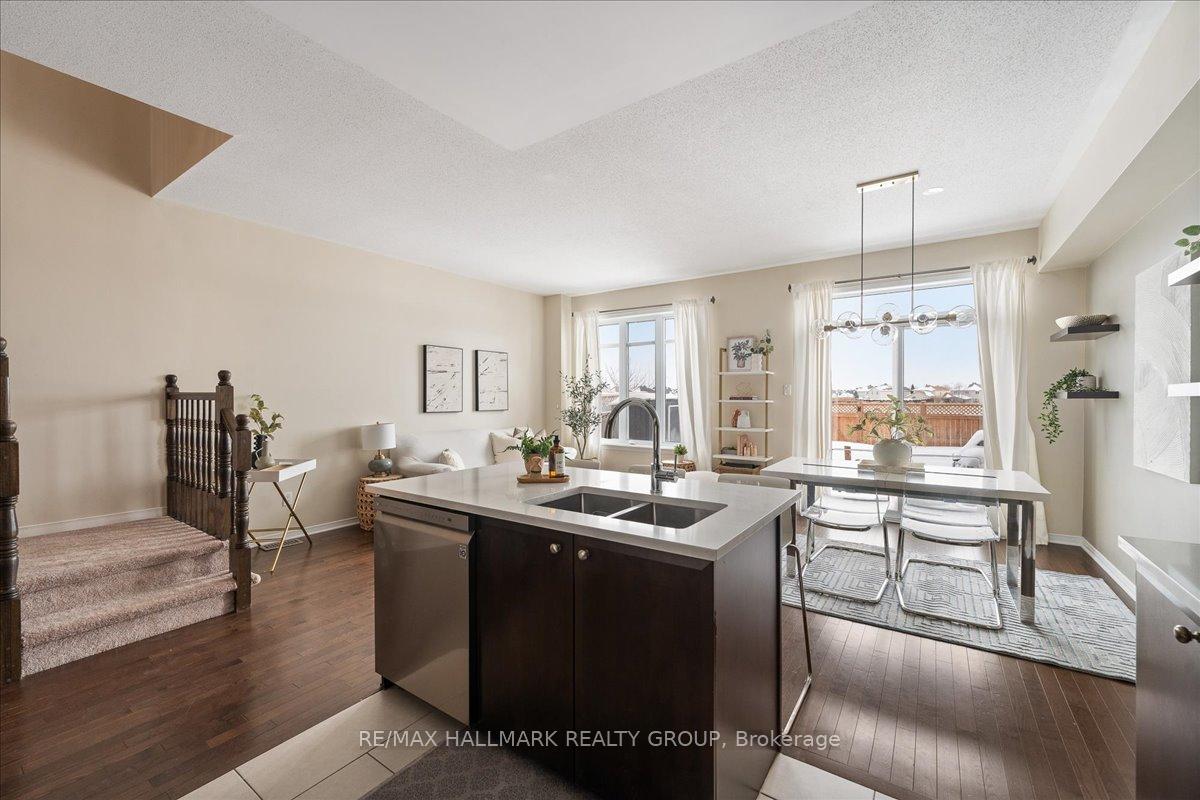 Photo 7 of 1780 Plainridge Crescent, Ottawa, Notting Hill/Summerside — HOMEH